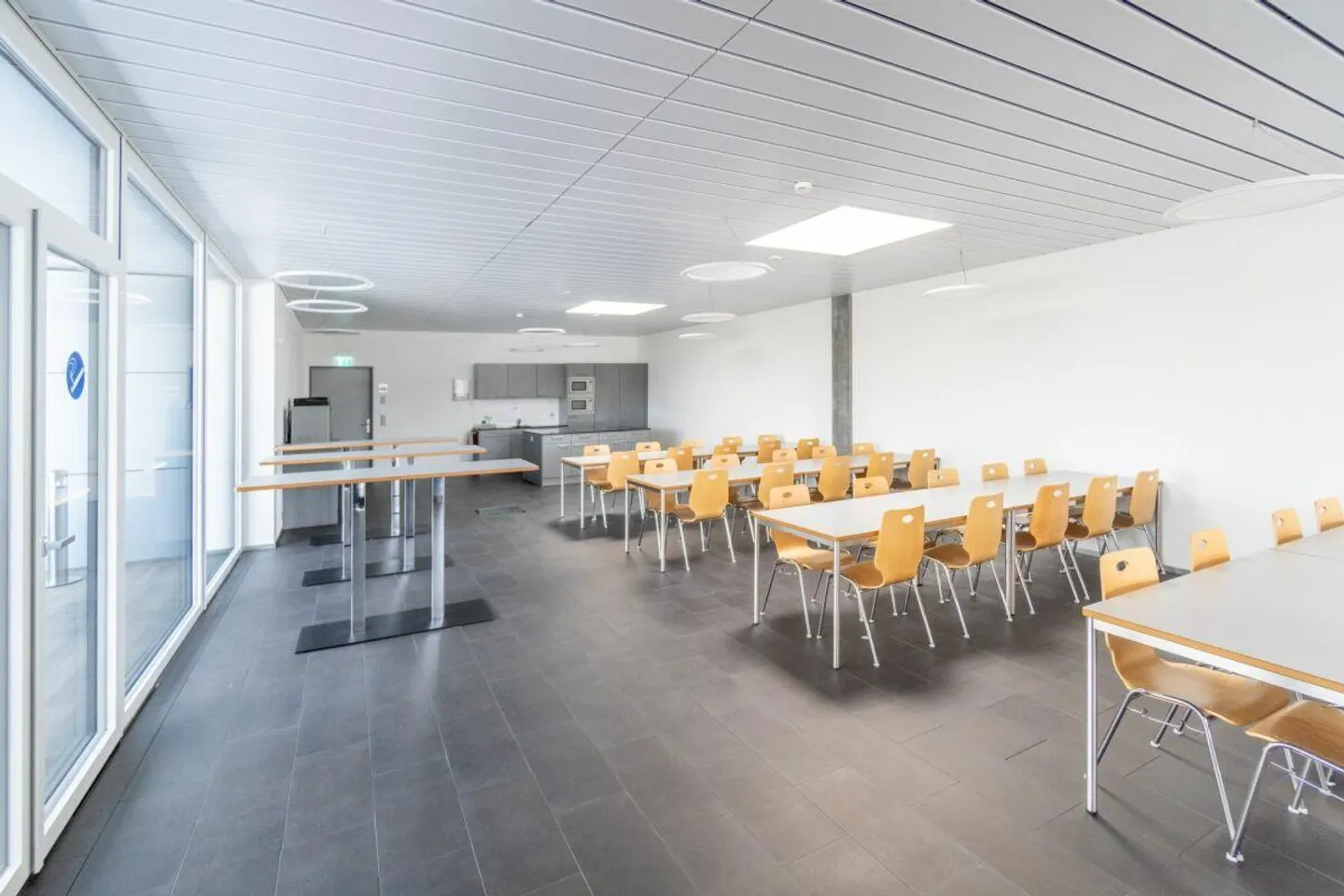 Representative Commercial Property in the Heart of Switzerland - Photo 3 of 9