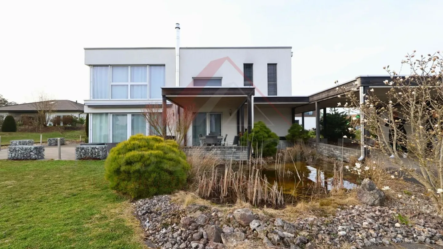 Casa spaziosa e luminosa con giardino e finiture di alta gamma - Foto 1 di 28