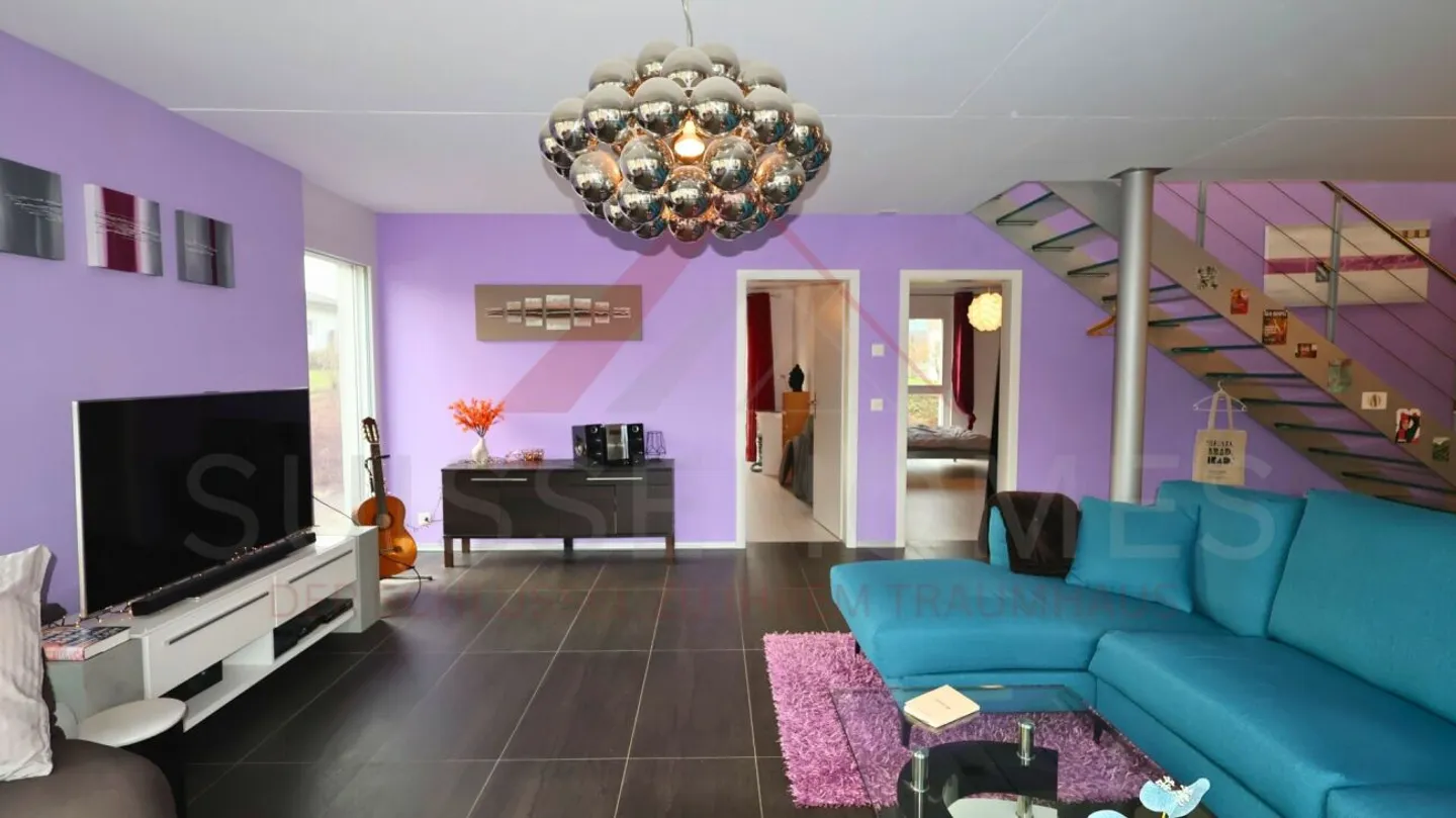 Casa spaziosa e luminosa con giardino e finiture di alta gamma - Foto 5 di 28