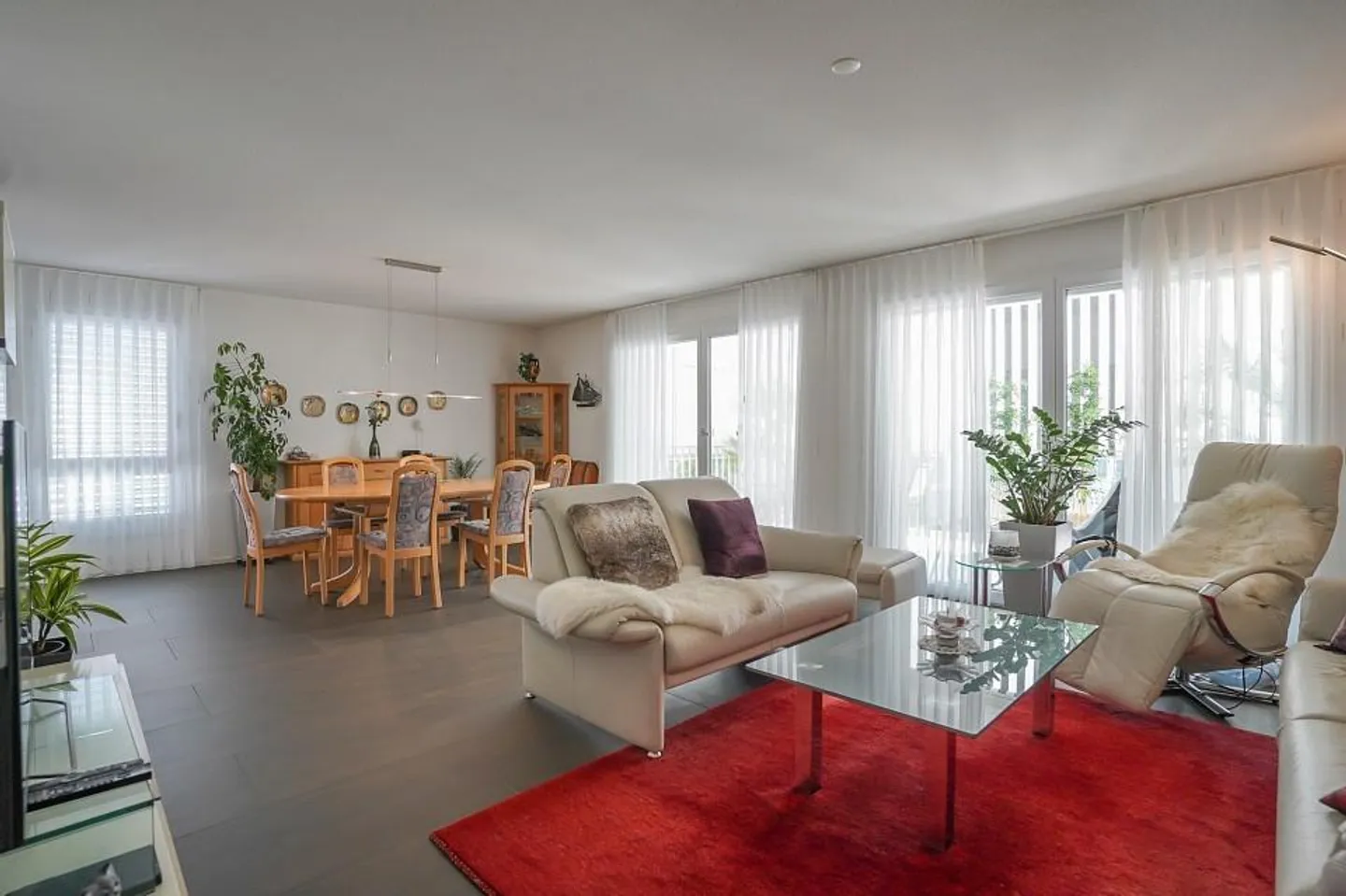 Ampio appartamento di 4½ stanze con 3 balconi - Foto 3 di 13