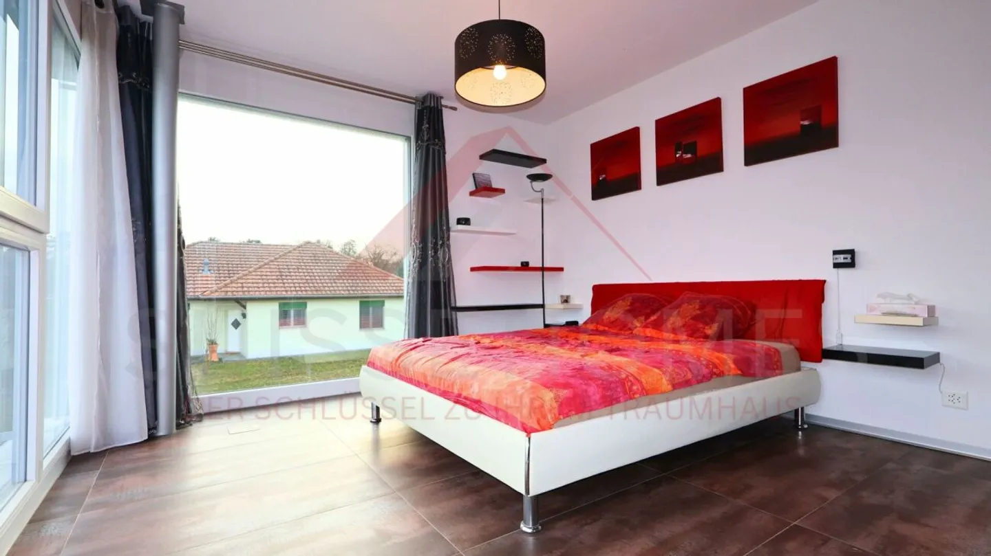 Casa spaziosa e luminosa con giardino e finiture di alta gamma - Foto 17 di 28