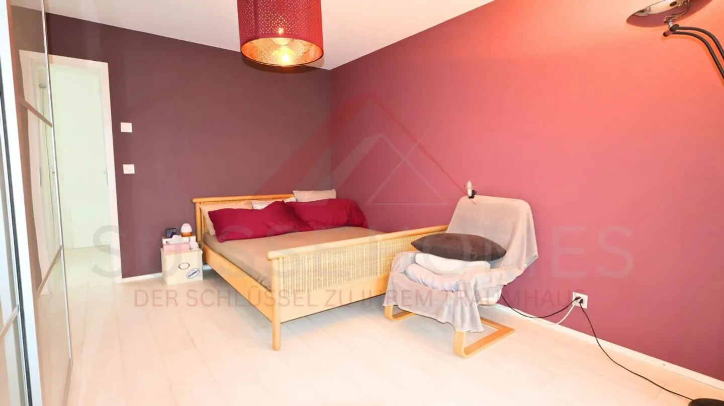 Casa spaziosa e luminosa con giardino e finiture di alta gamma - Foto 24 di 28