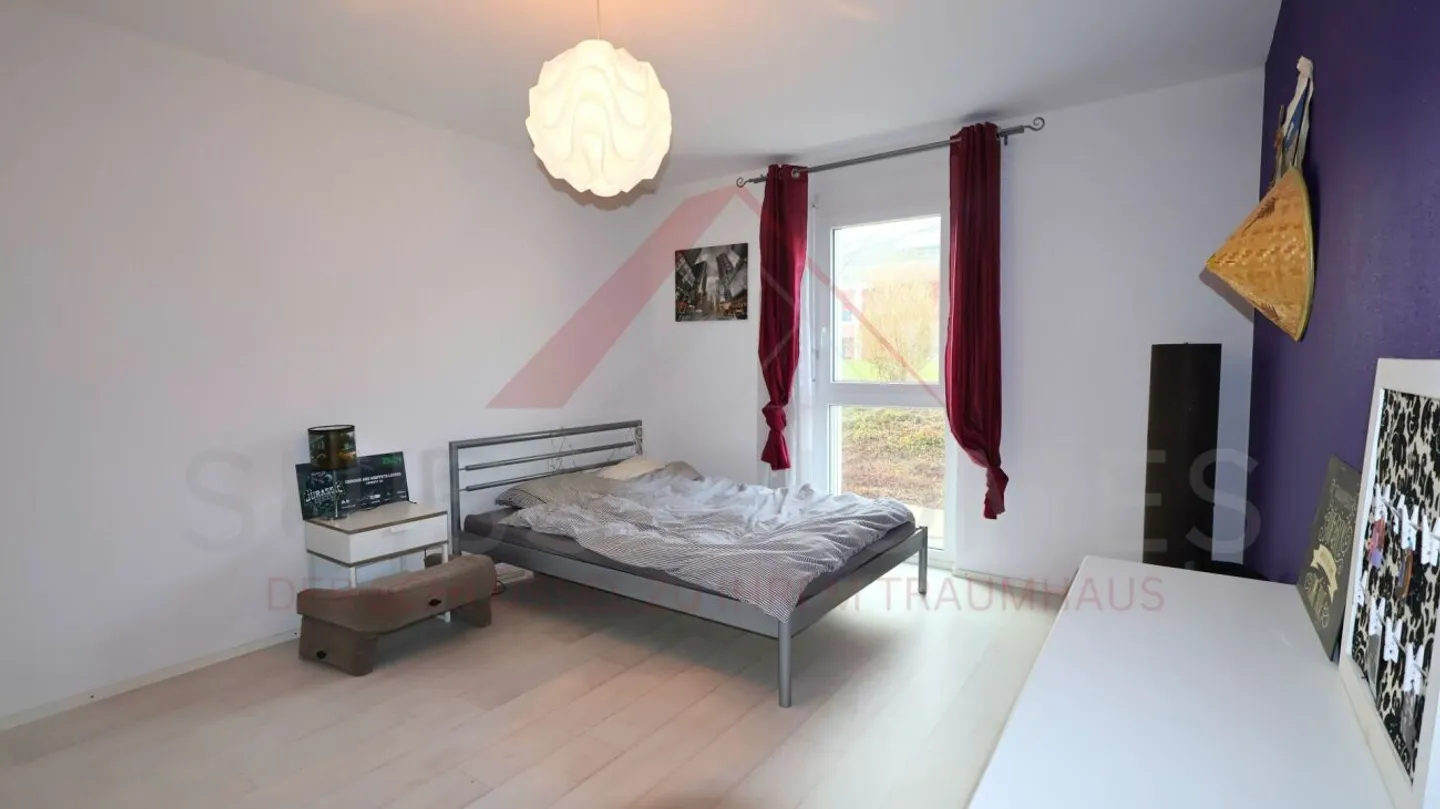 Casa spaziosa e luminosa con giardino e finiture di alta gamma - Foto 14 di 28