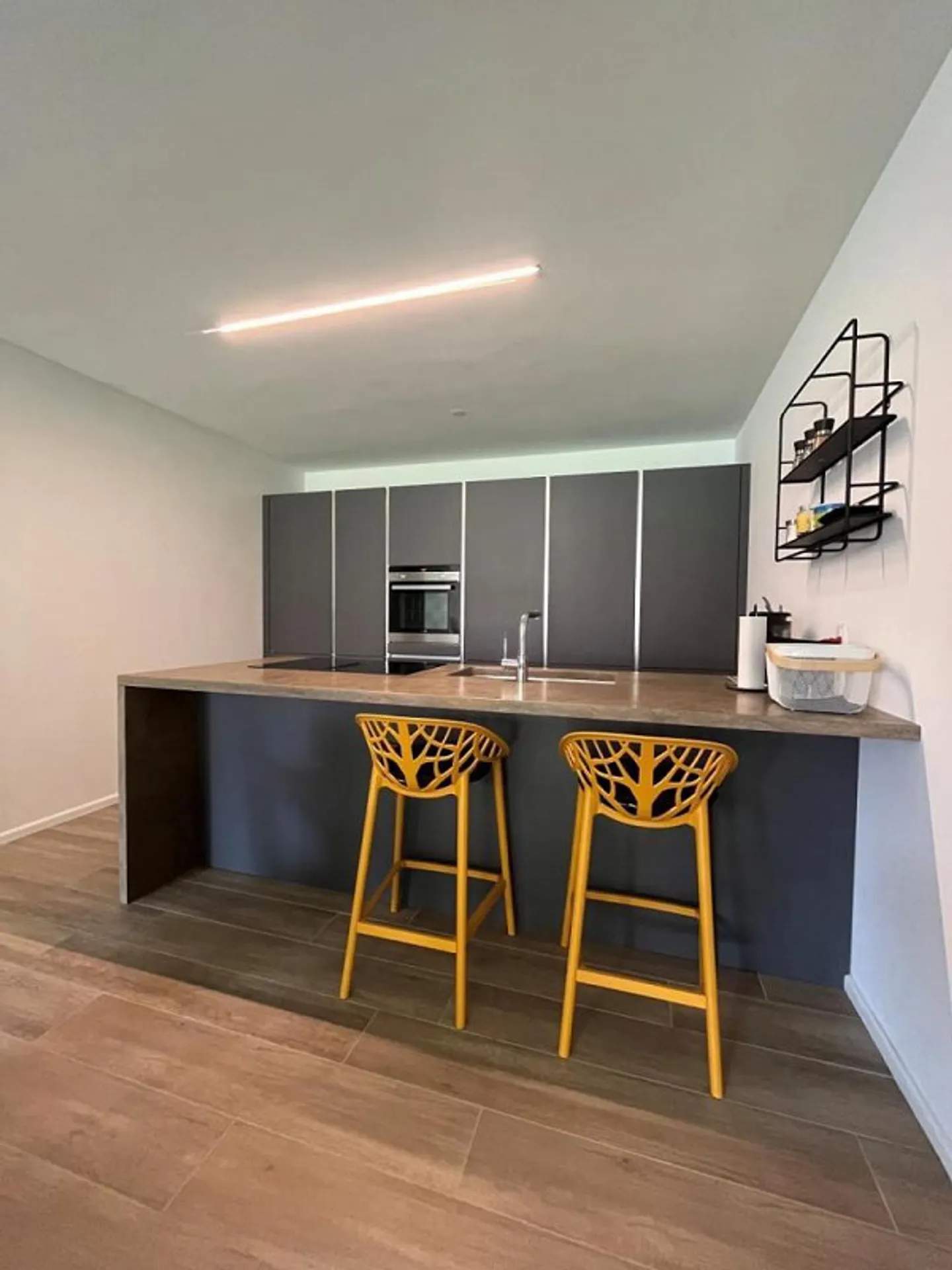 «2.5 Zimmer Gartenwohnung mit grosser Terrasse /appartamento di 2.5 locali con giardino e terrazza coperto» - Foto 3 di 15