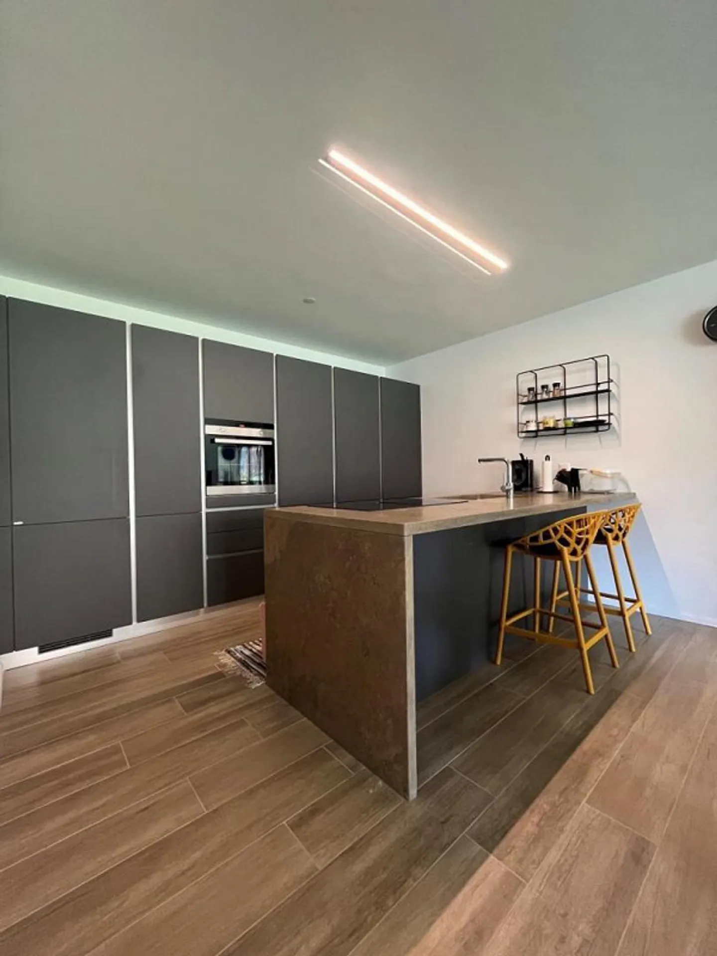 «2.5 Zimmer Gartenwohnung mit grosser Terrasse /appartamento di 2.5 locali con giardino e terrazza coperto» - Foto 4 di 15