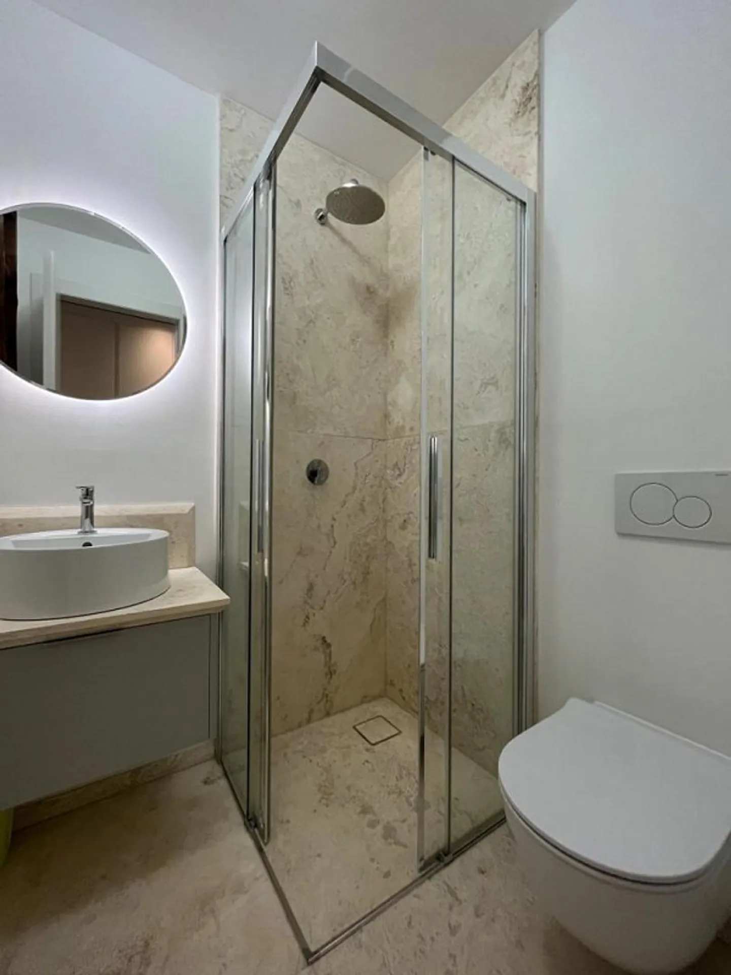 «2.5 Zimmer Gartenwohnung mit grosser Terrasse /appartamento di 2.5 locali con giardino e terrazza coperto» - Foto 8 di 15