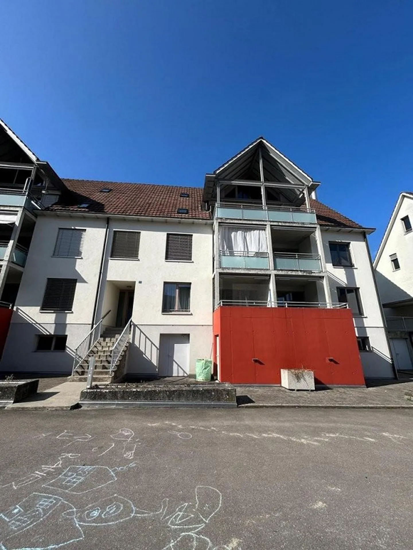 Appartement attrayant de 4,5 pièces avec grand balcon et grenier - Photo 1 sur 12