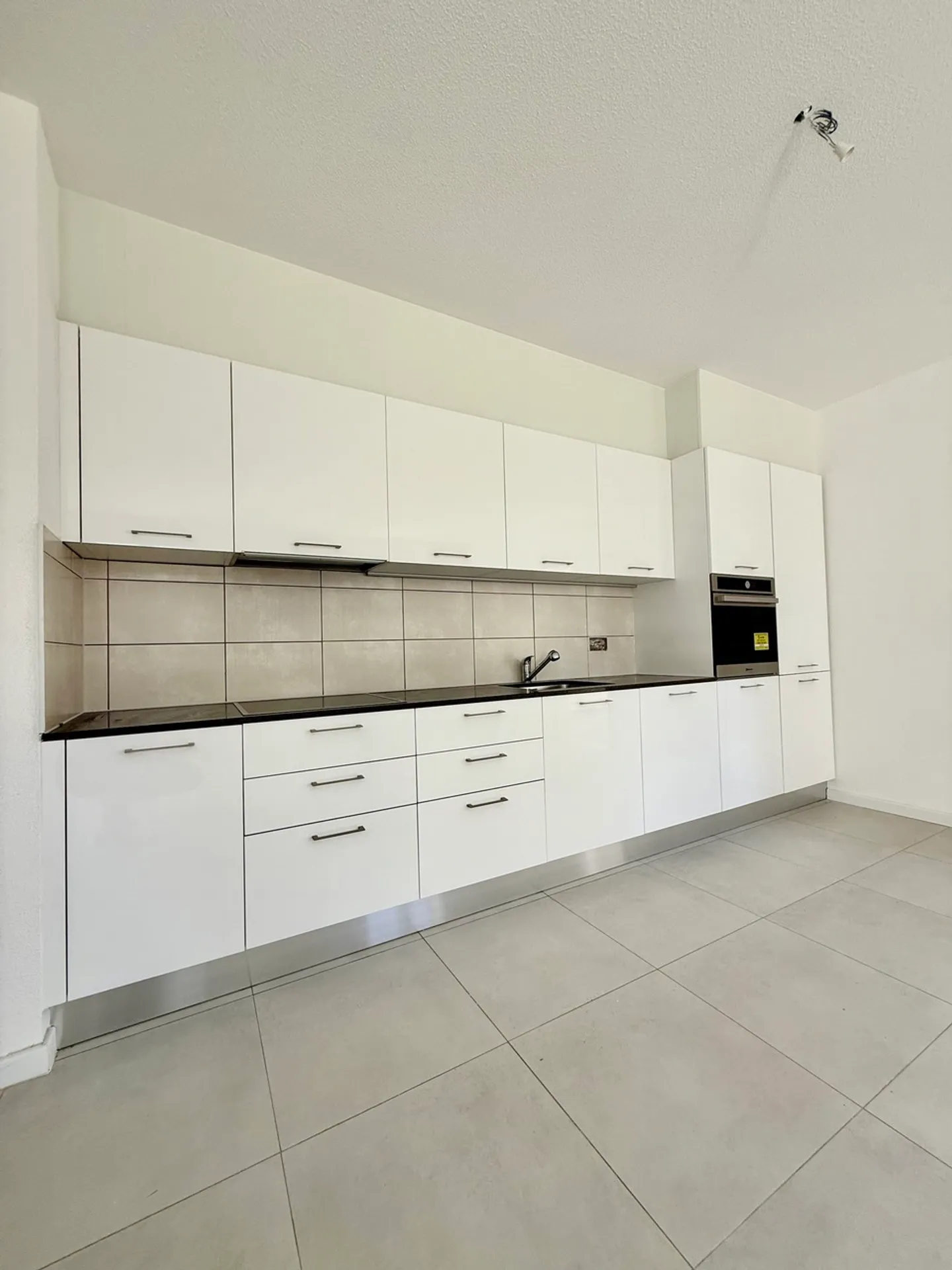 Appartamento completamente ristrutturato con 1 posto auto incluso - Foto 1 di 6