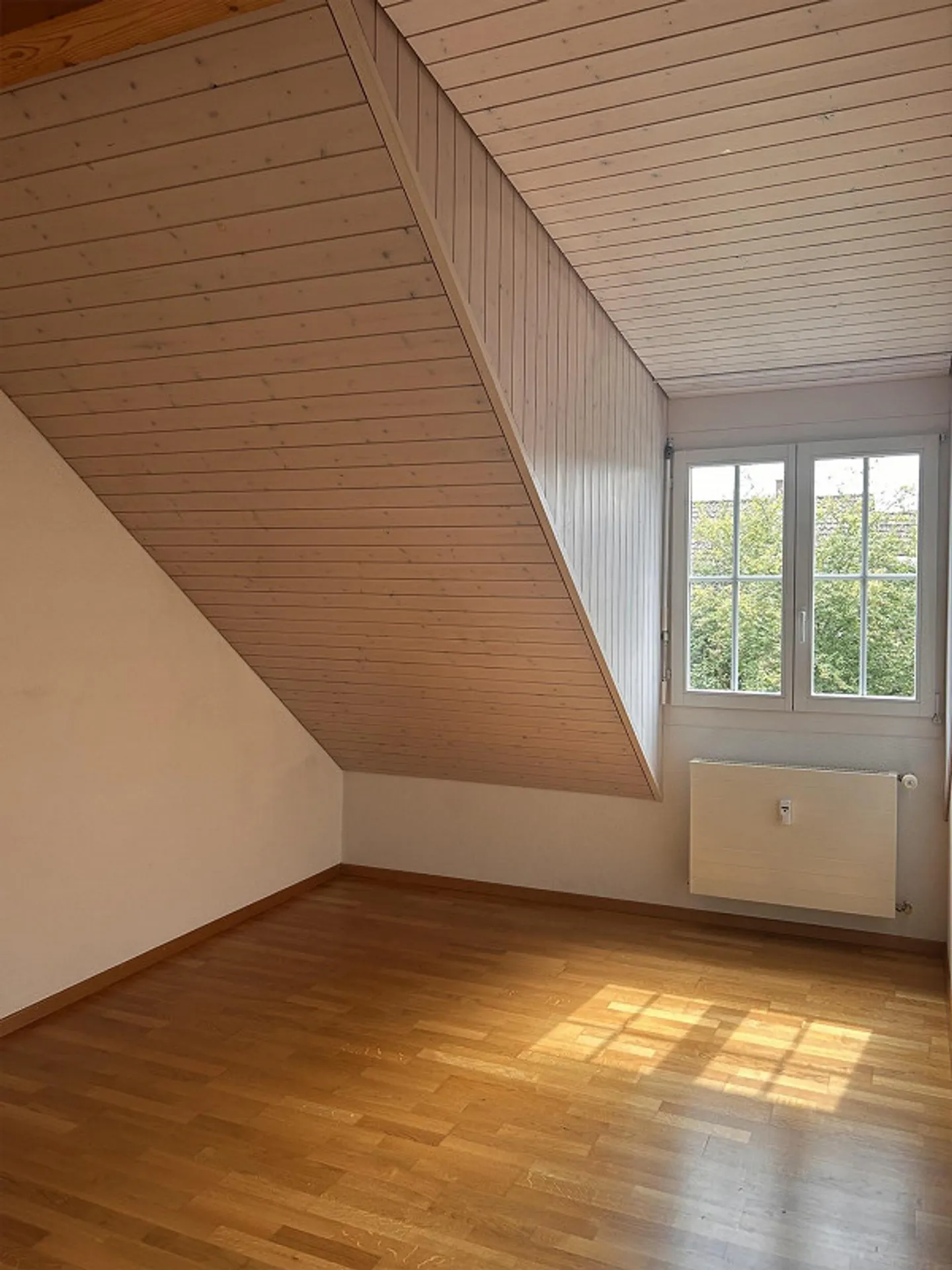 Living in the attic: 3 rooms with cozy loggia - Photo 7 of 16