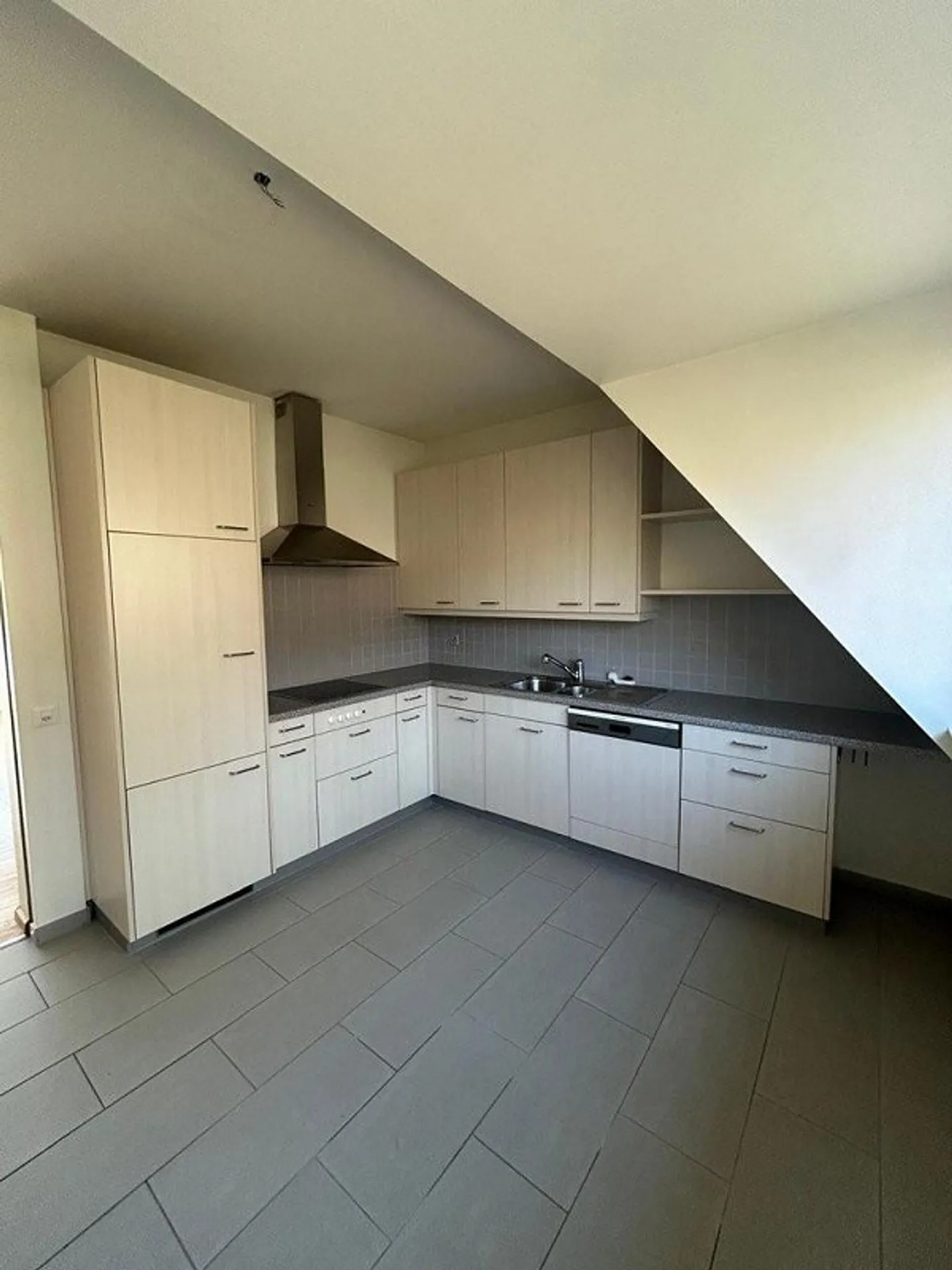 Appartement attrayant de 4,5 pièces avec grand balcon et grenier - Photo 4 sur 12