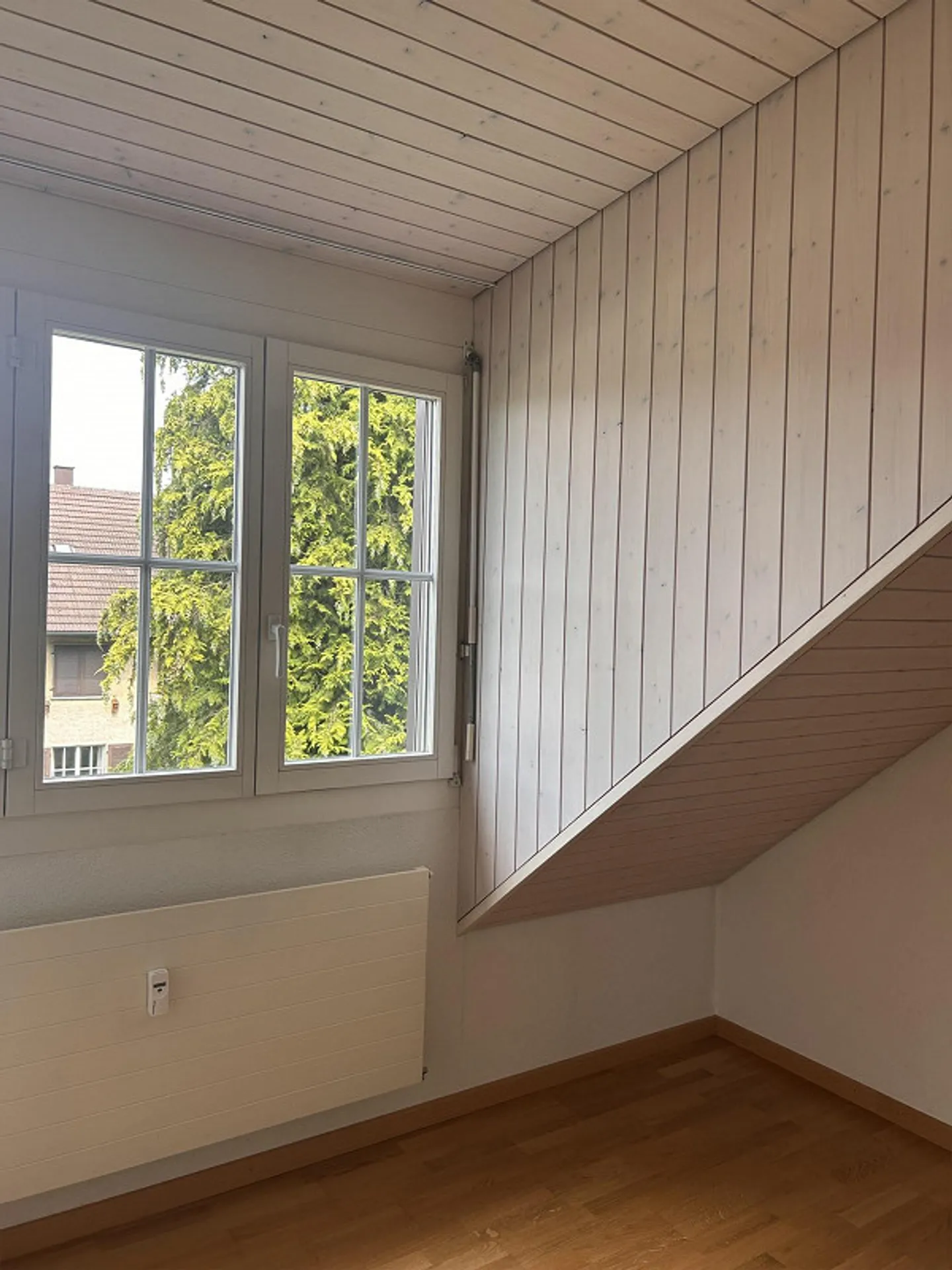 Living in the attic: 3 rooms with cozy loggia - Photo 9 of 16