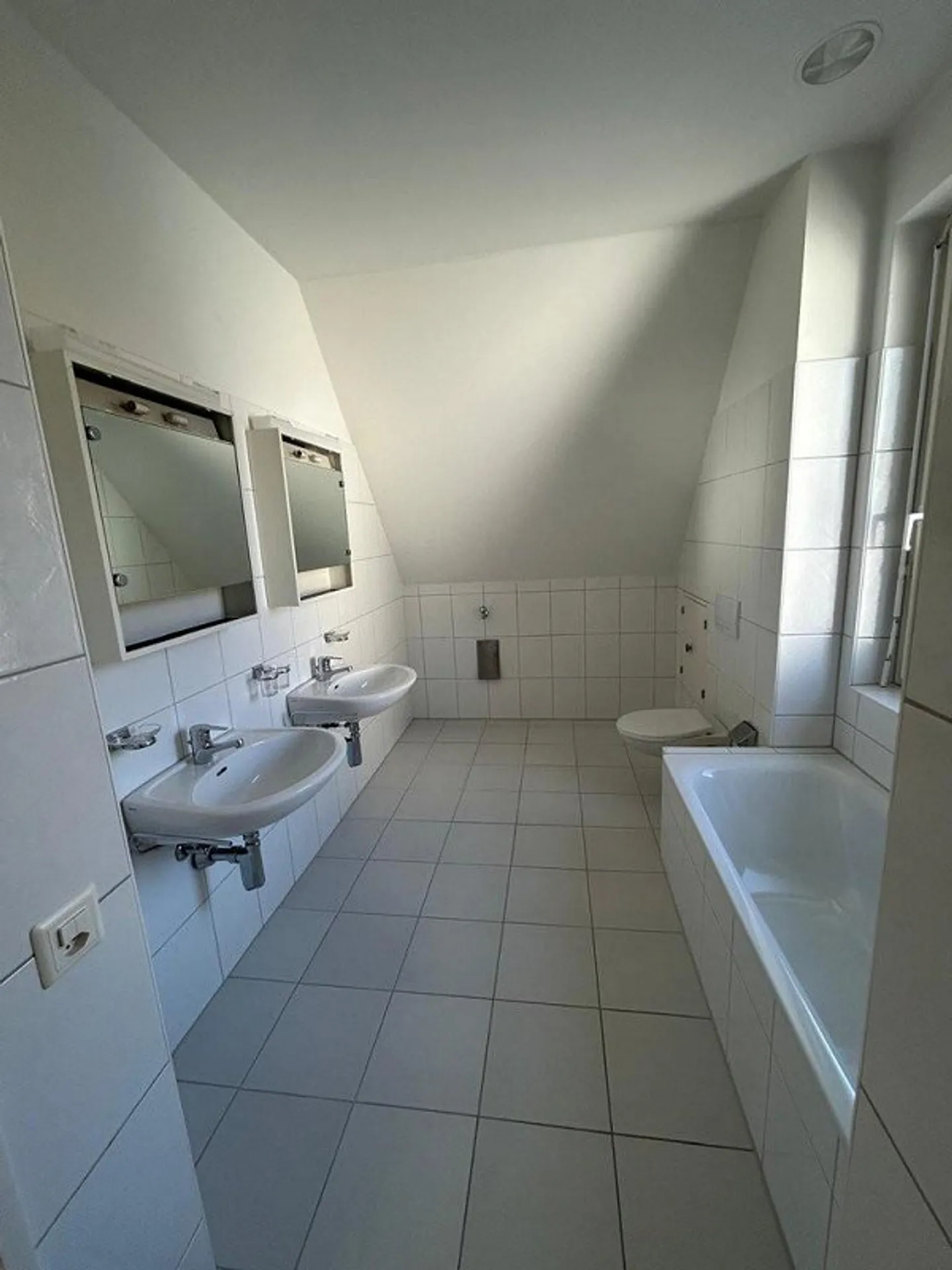 Appartement attrayant de 4,5 pièces avec grand balcon et grenier - Photo 9 sur 12