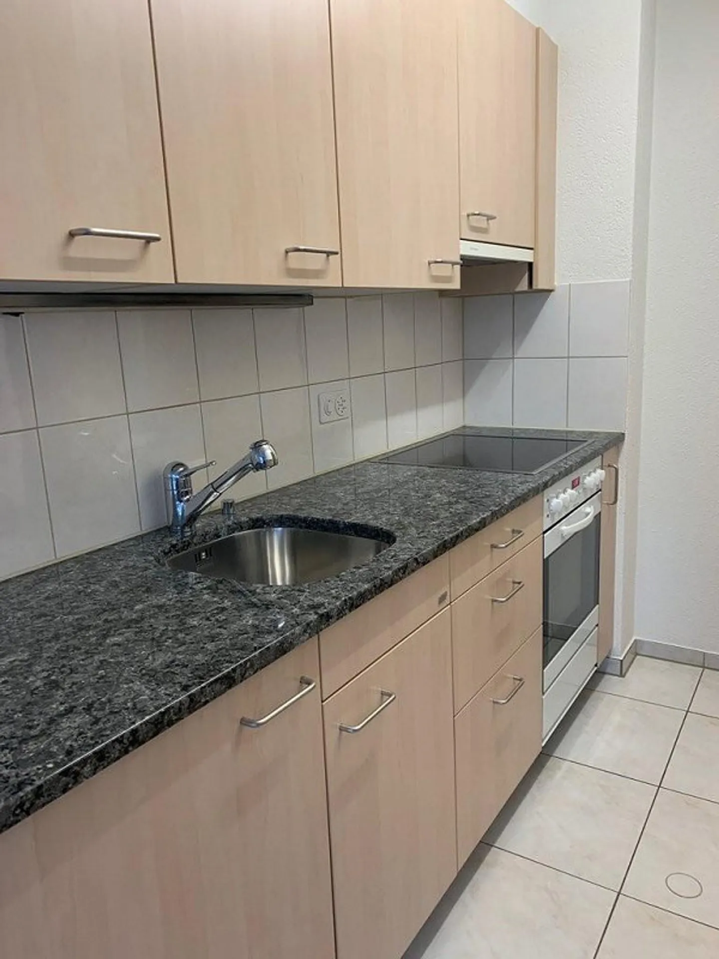 APPARTEMENT CHARMANT 2.5 PIÈCES EN EMPLACEMENT CENTRAL - Photo 4 sur 8
