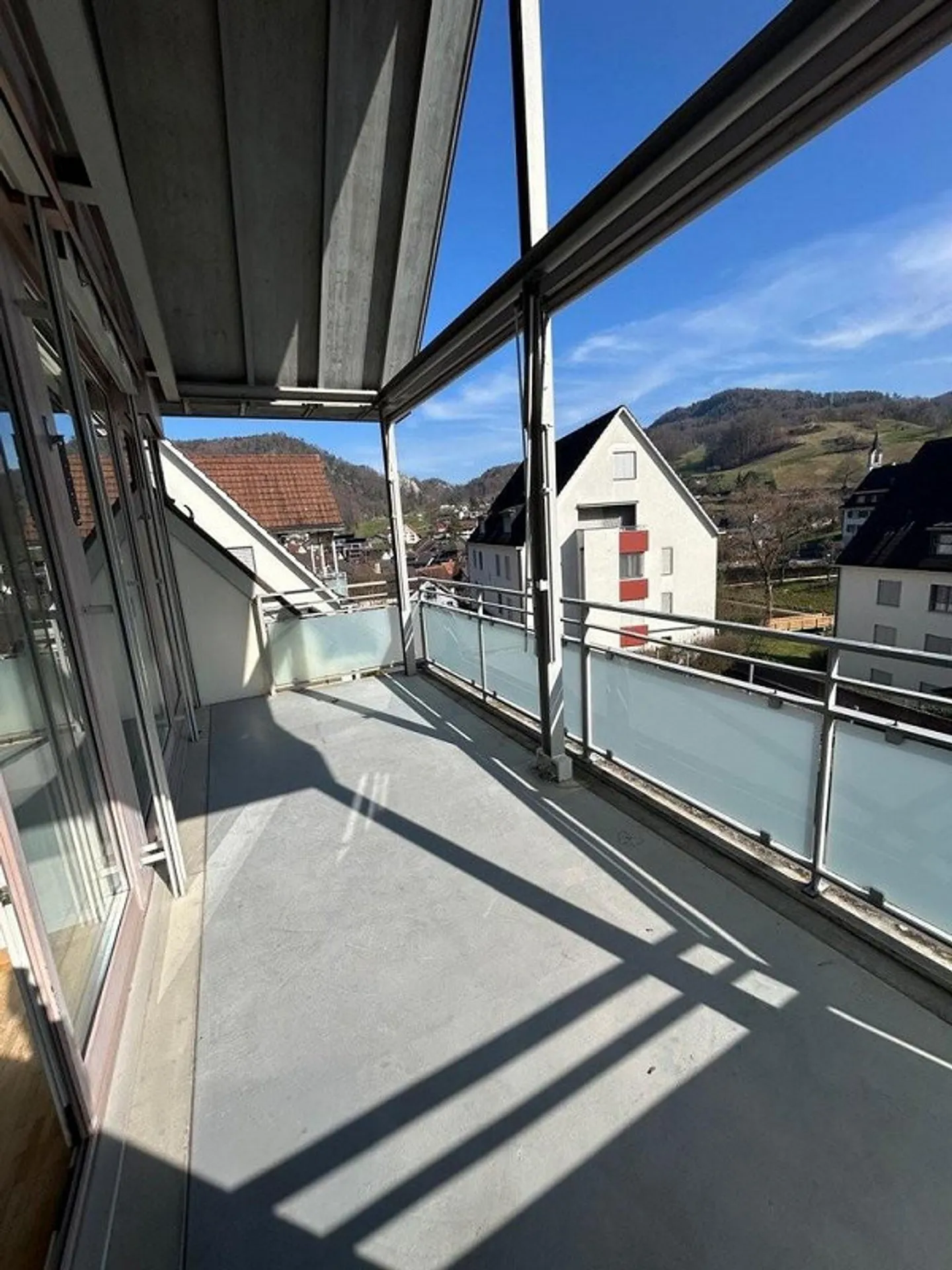 Appartement attrayant de 4,5 pièces avec grand balcon et grenier - Photo 11 sur 12