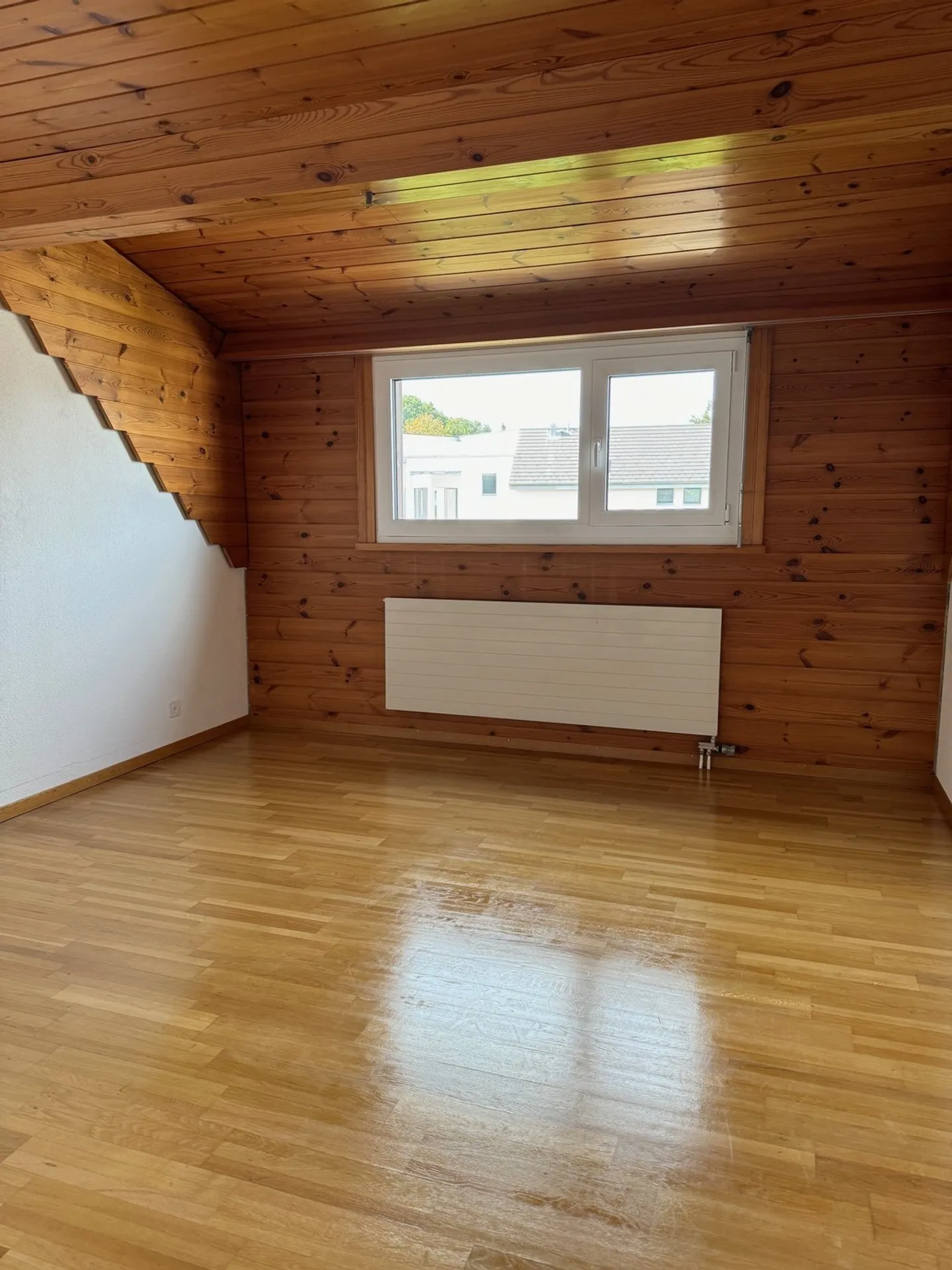 Light-flooded attic apartment - Photo 5 of 10