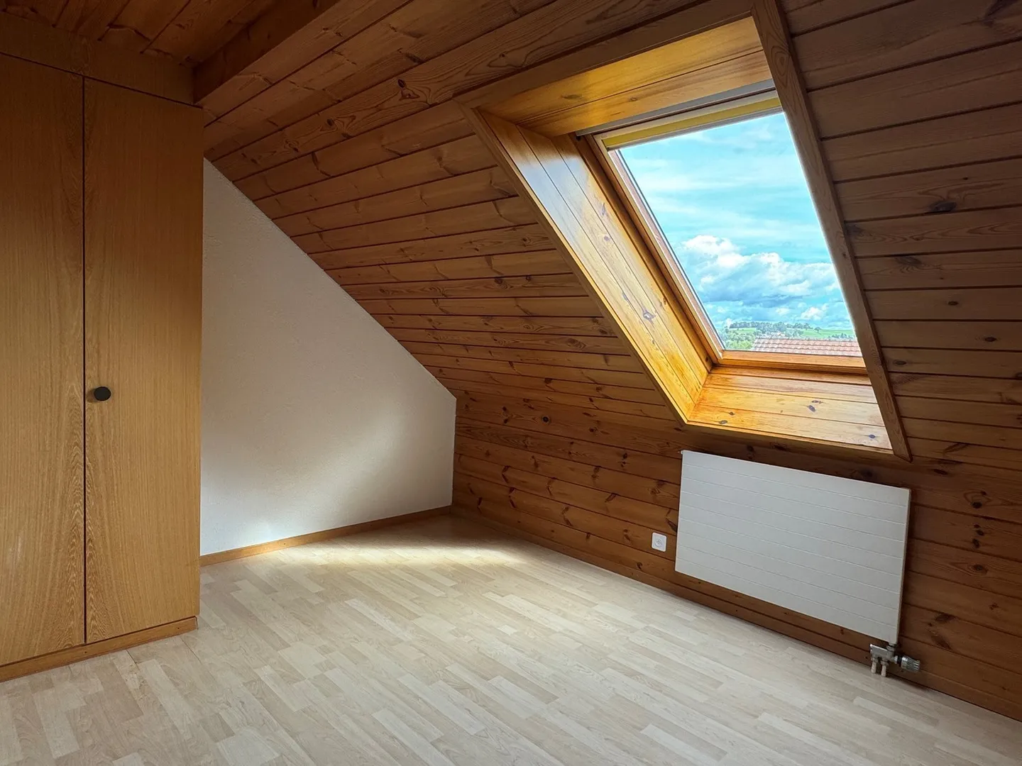 Light-flooded attic apartment - Photo 6 of 10