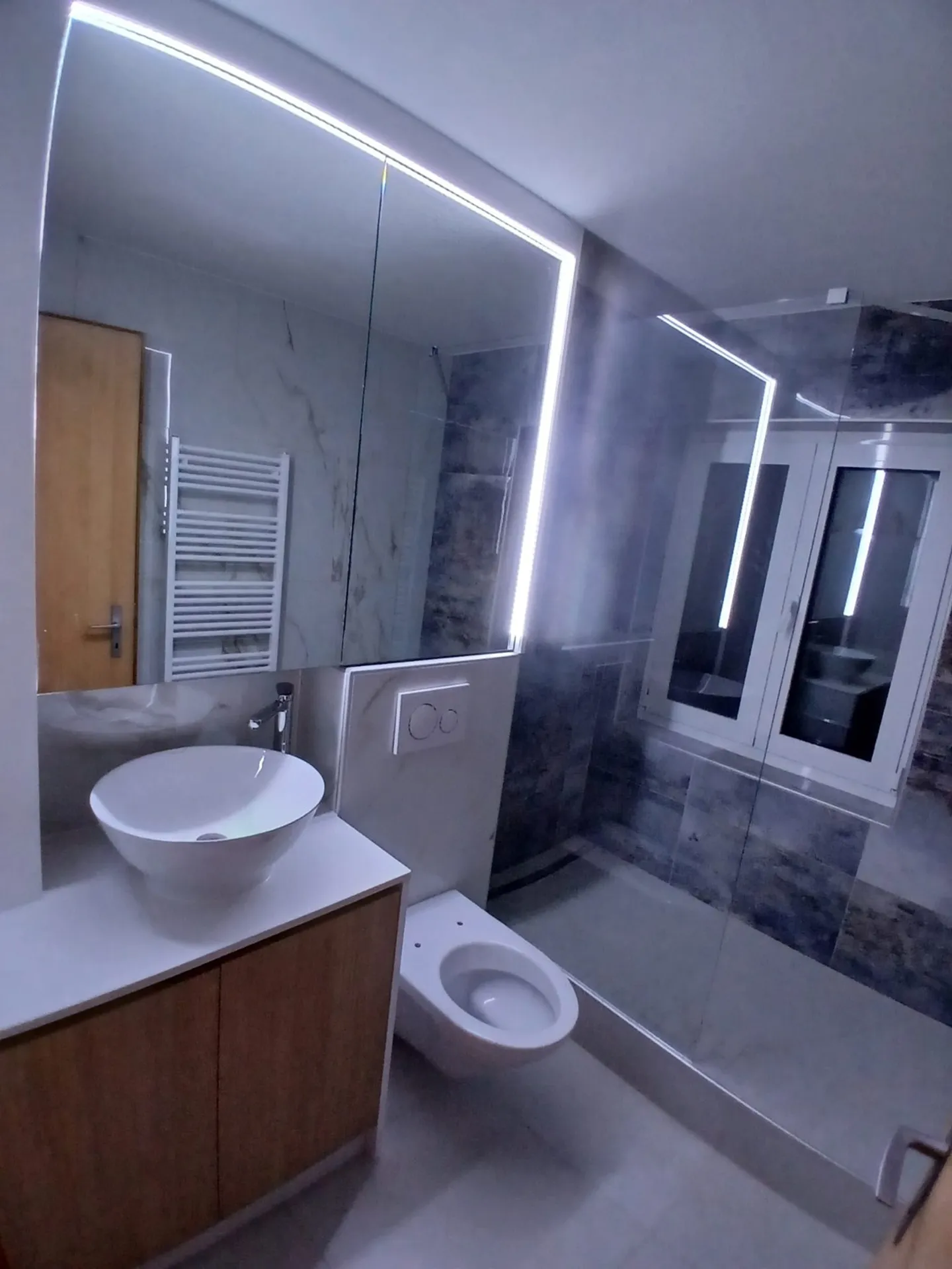 Light-flooded attic apartment - Photo 8 of 10