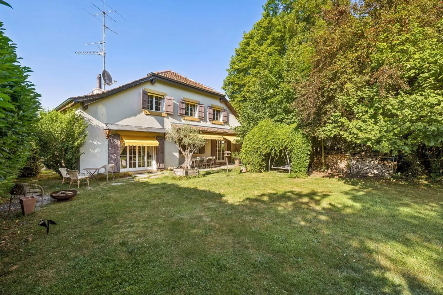 Villa Familiale Spacieuse à Landecy - Photo 1 sur 4