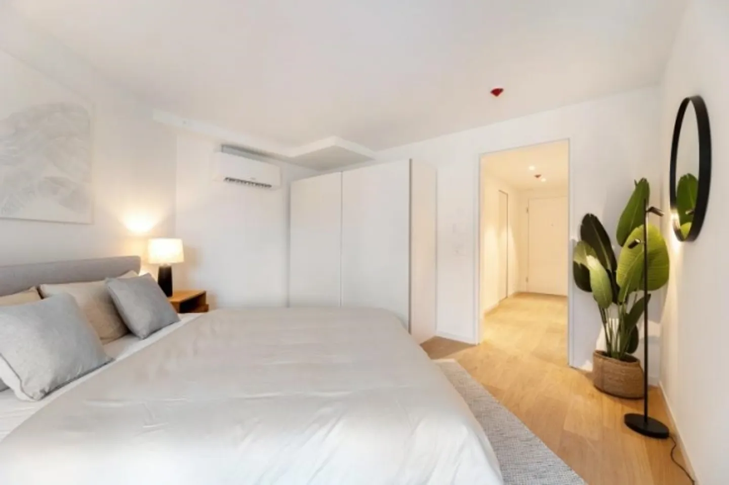 Appartamenti climatizzati di 2,5 stanze con concierge, palestra e piscina - Foto 6 di 11
