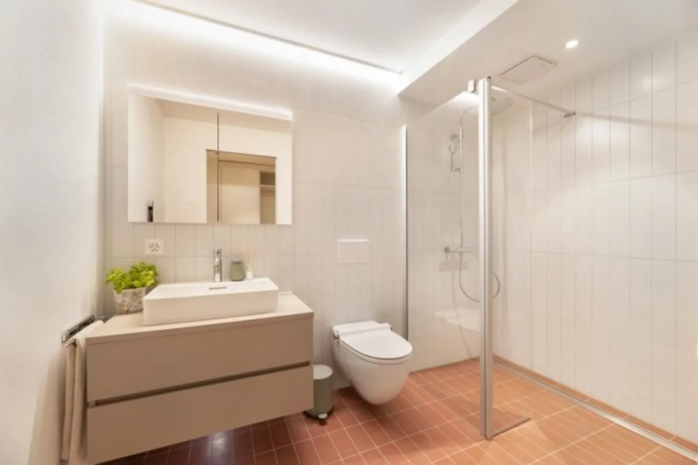 Appartamenti climatizzati di 2,5 stanze con concierge, palestra e piscina - Foto 7 di 11