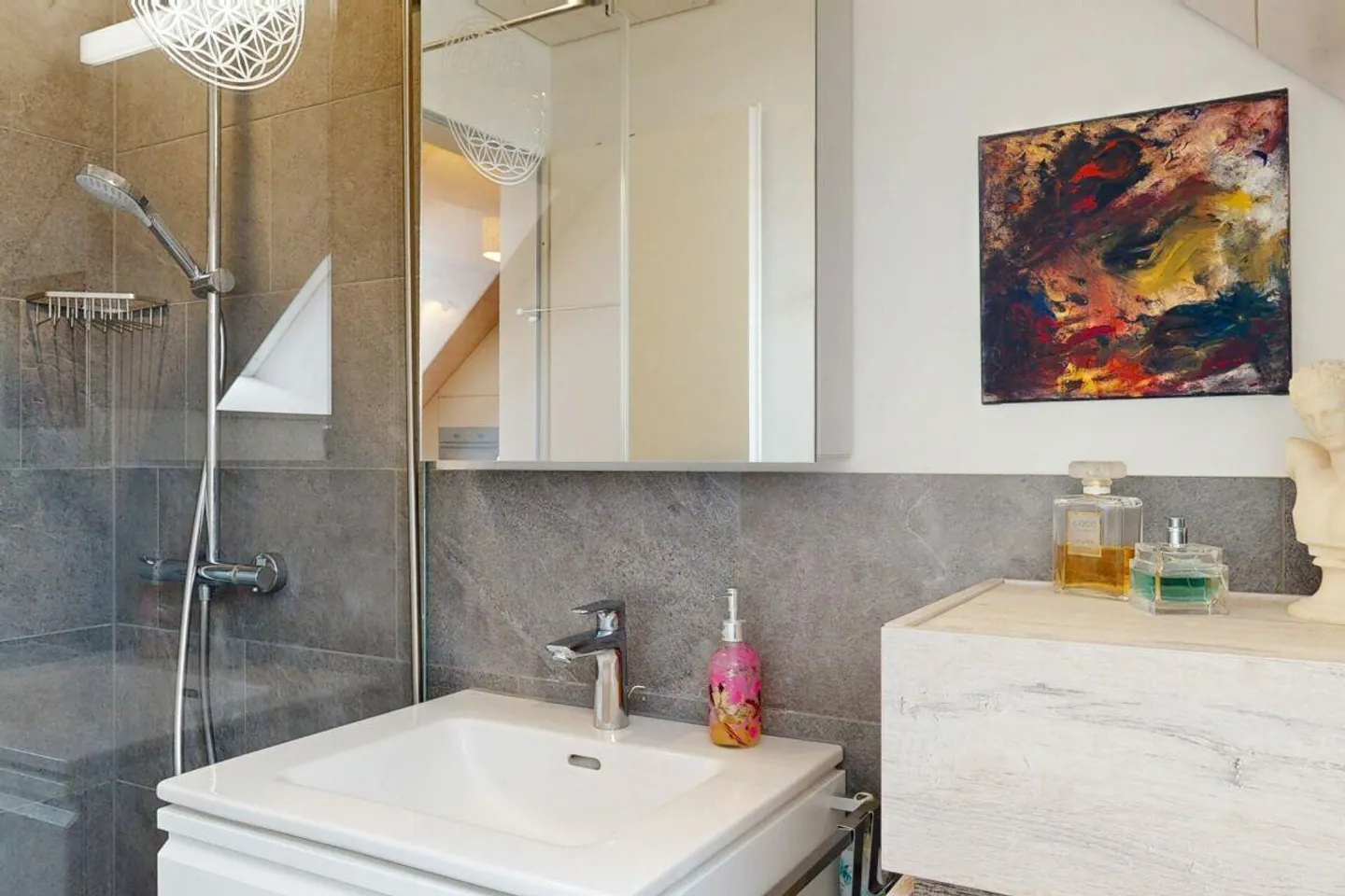 Appartamento moderno di 3,5 locali con torre di lavaggio privata e carport - Foto 10 di 18