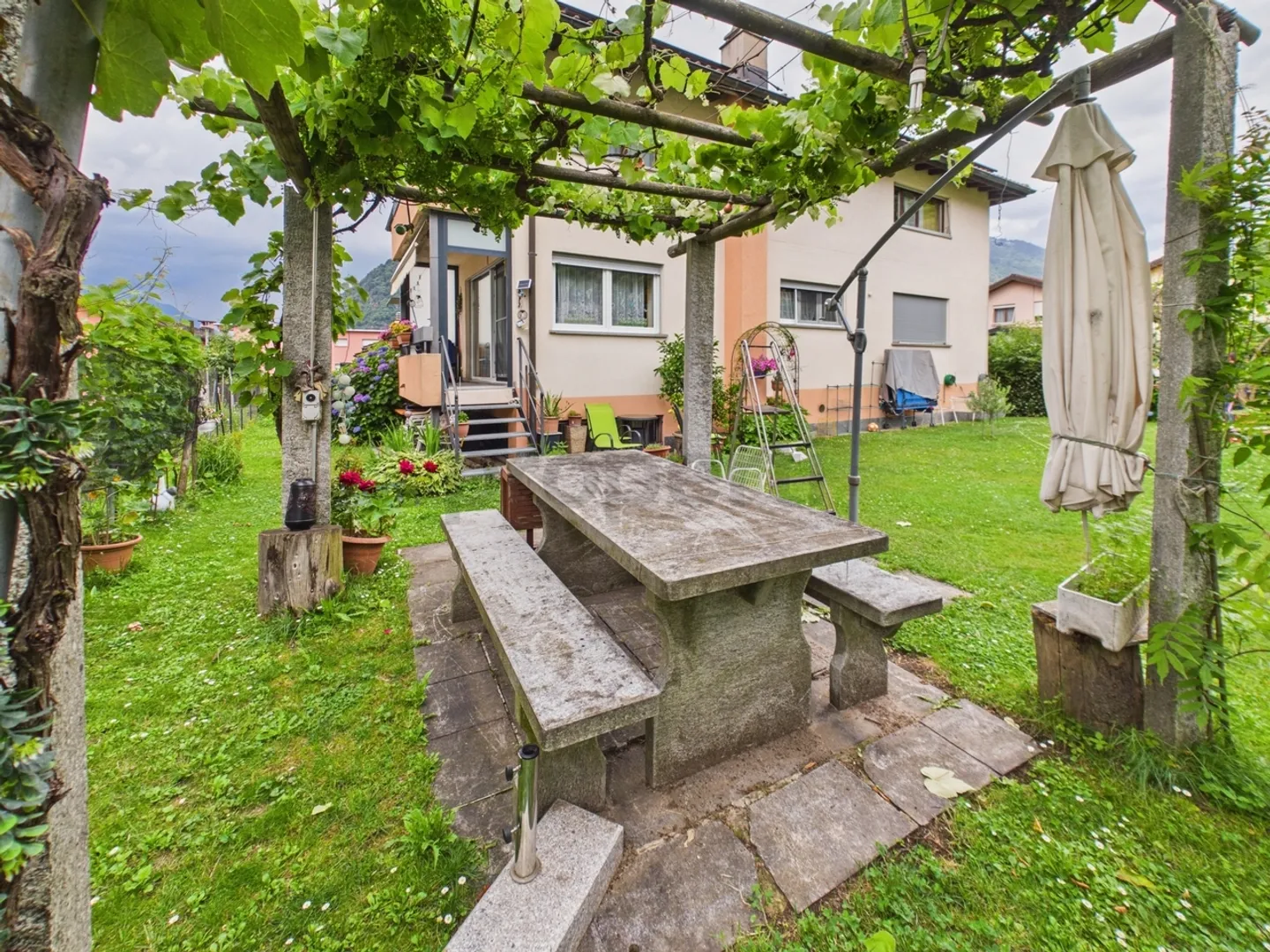 Elegant 4.5-room apartment in a two-family villa with garden, Arbedo-Castione - Photo 12 of 13
