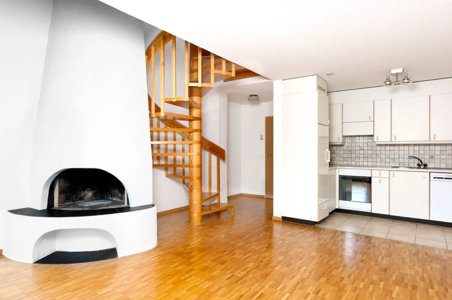 Belle et lumineuse maisonette avec cheminée et balcon - Photo 2 sur 5