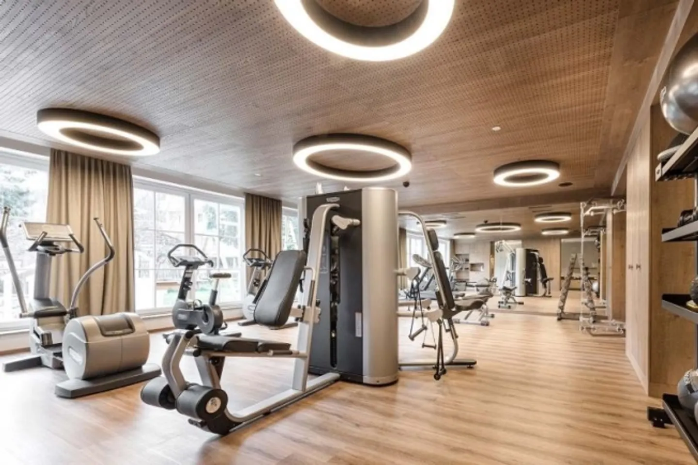 Appartamenti climatizzati di 2,5 stanze con concierge, palestra e piscina - Foto 10 di 11