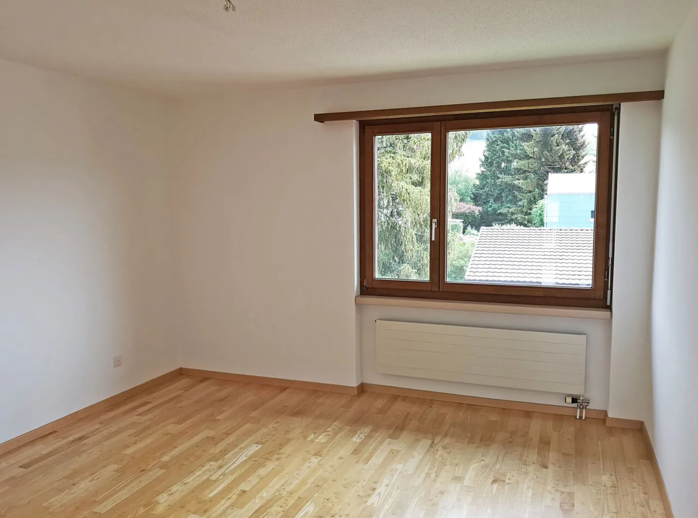 Belle et lumineuse maisonette avec cheminée et balcon - Photo 3 sur 5