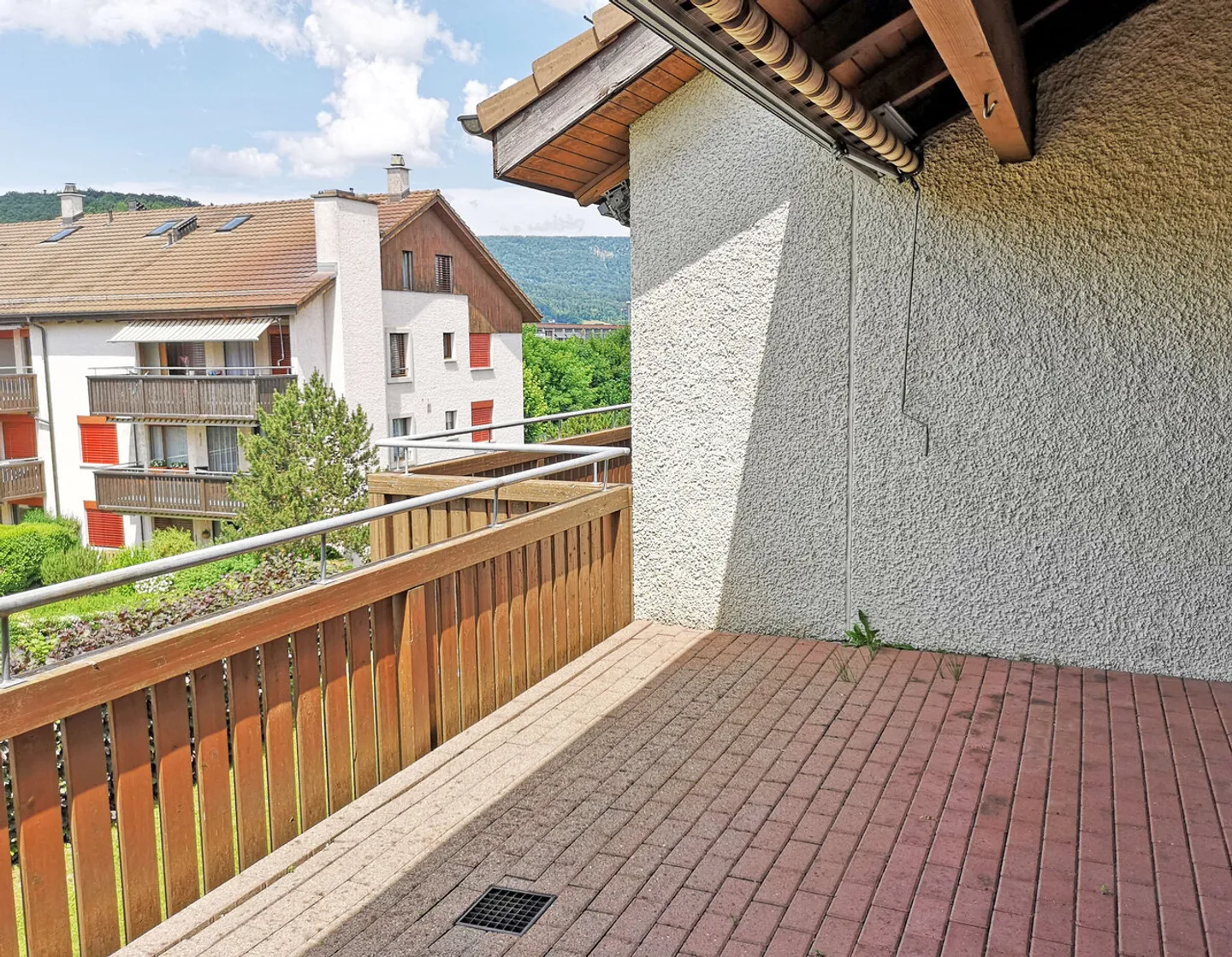 Belle et lumineuse maisonette avec cheminée et balcon - Photo 5 sur 5