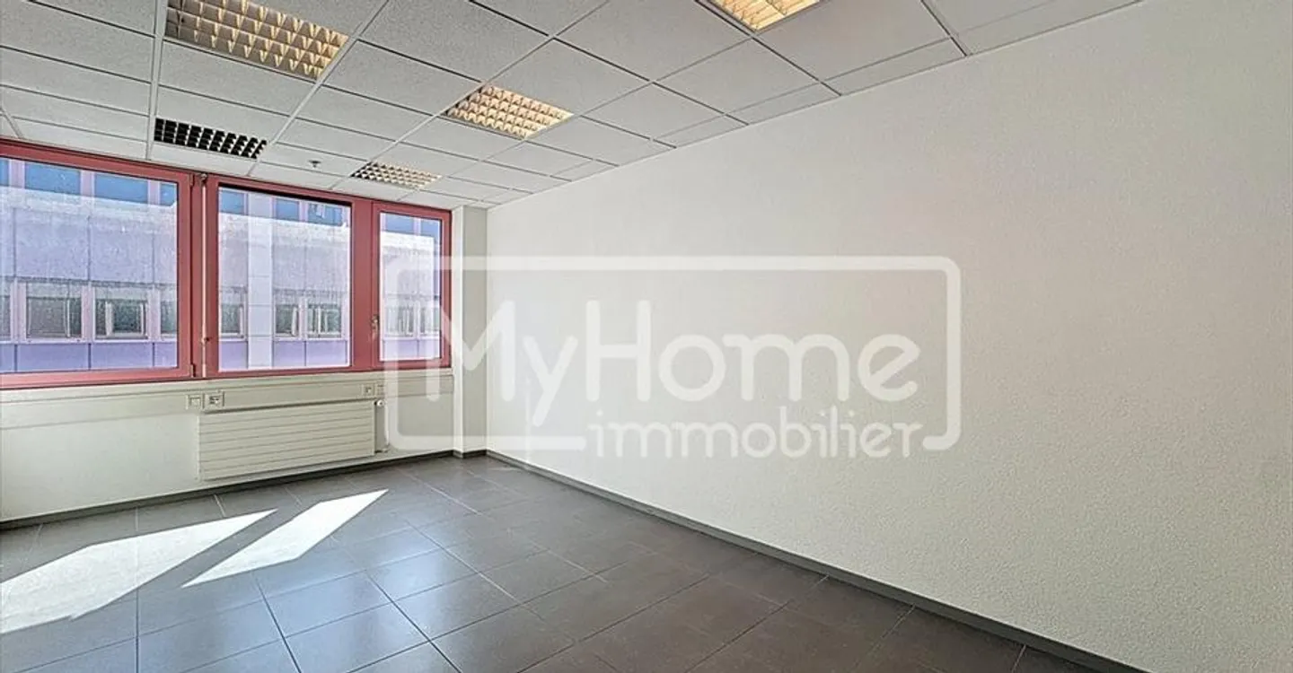 Edificio ad uso misto in affitto - Foto 1 di 13