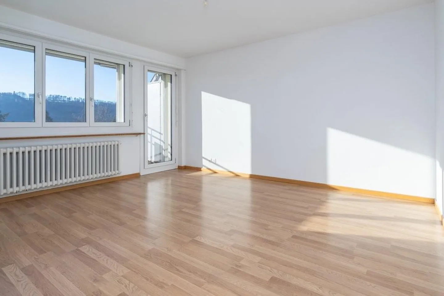 Bel appartement dans un emplacement ensoleillé et calme - Photo 3 sur 7