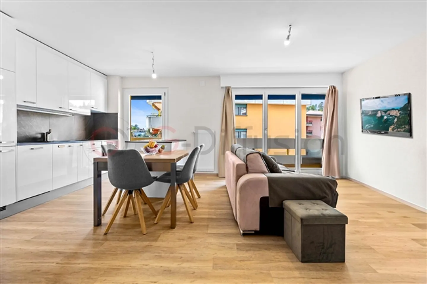 «Charmante 3.5 Zimmerwohnung nur einen Steinwurf vom See entfernt mit Balkon» - Photo 4 sur 10