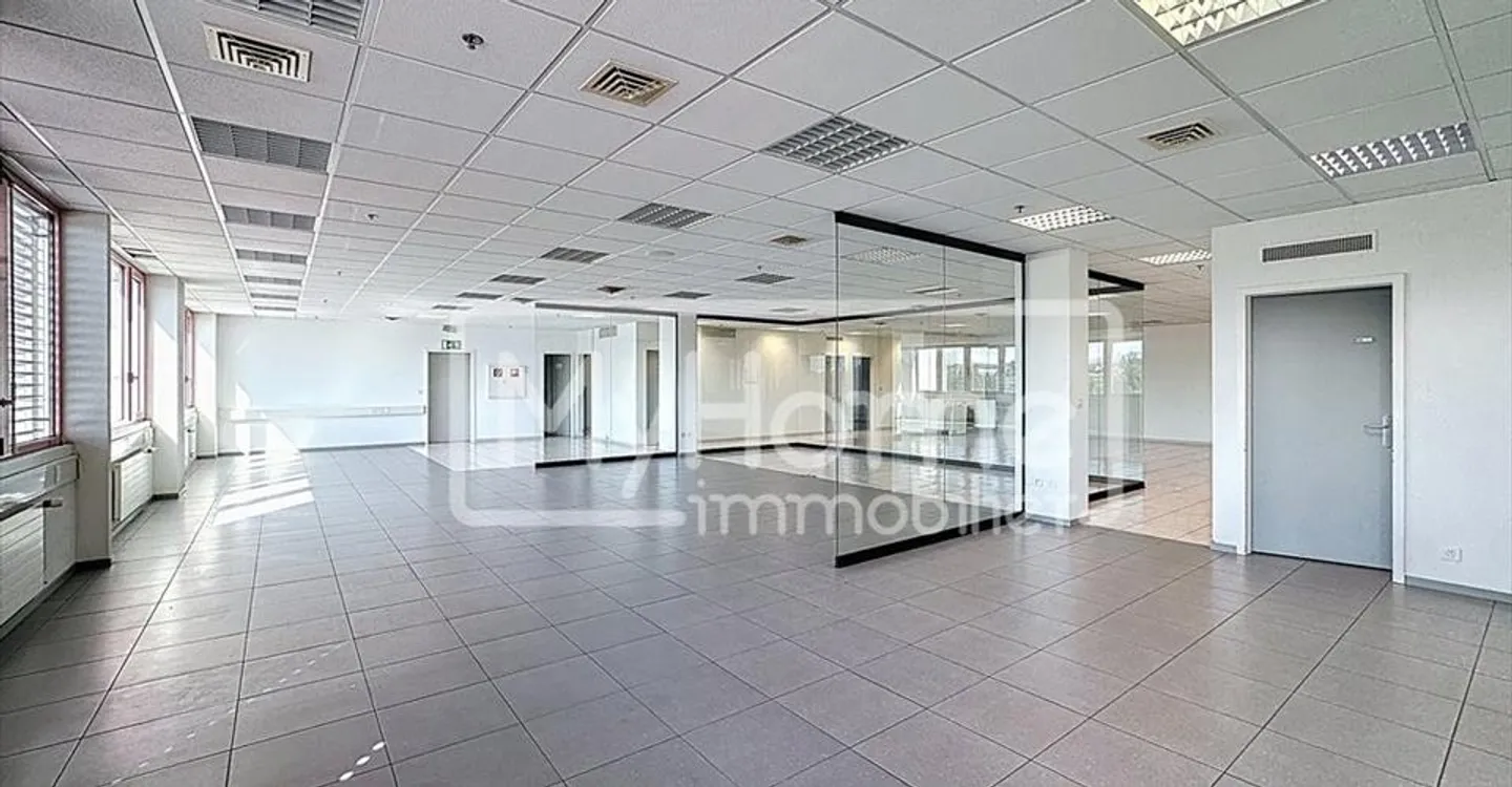 Edificio ad uso misto in affitto - Foto 4 di 13