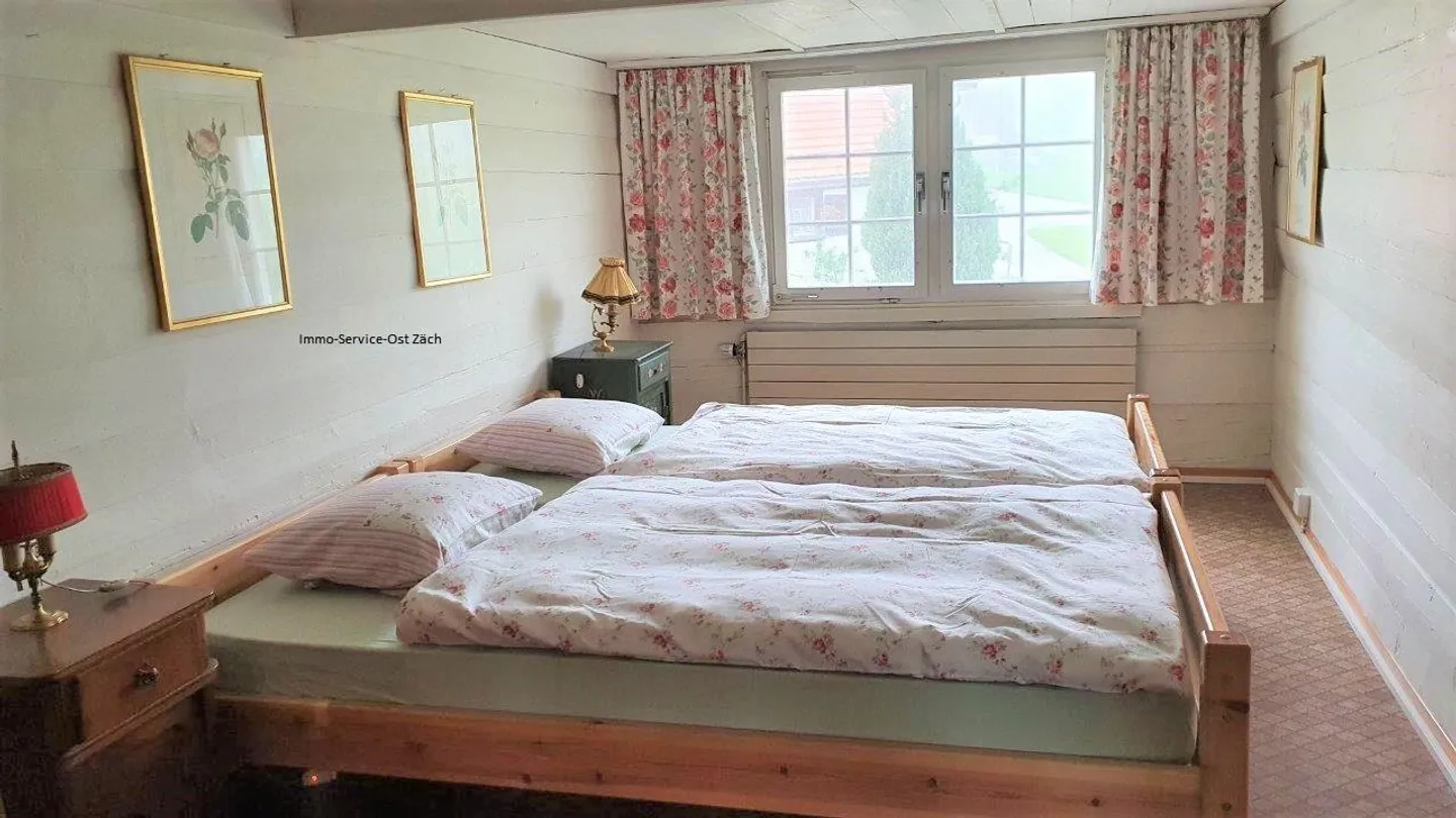 Idyllic Farmhouse with Barn - Photo 5 of 9