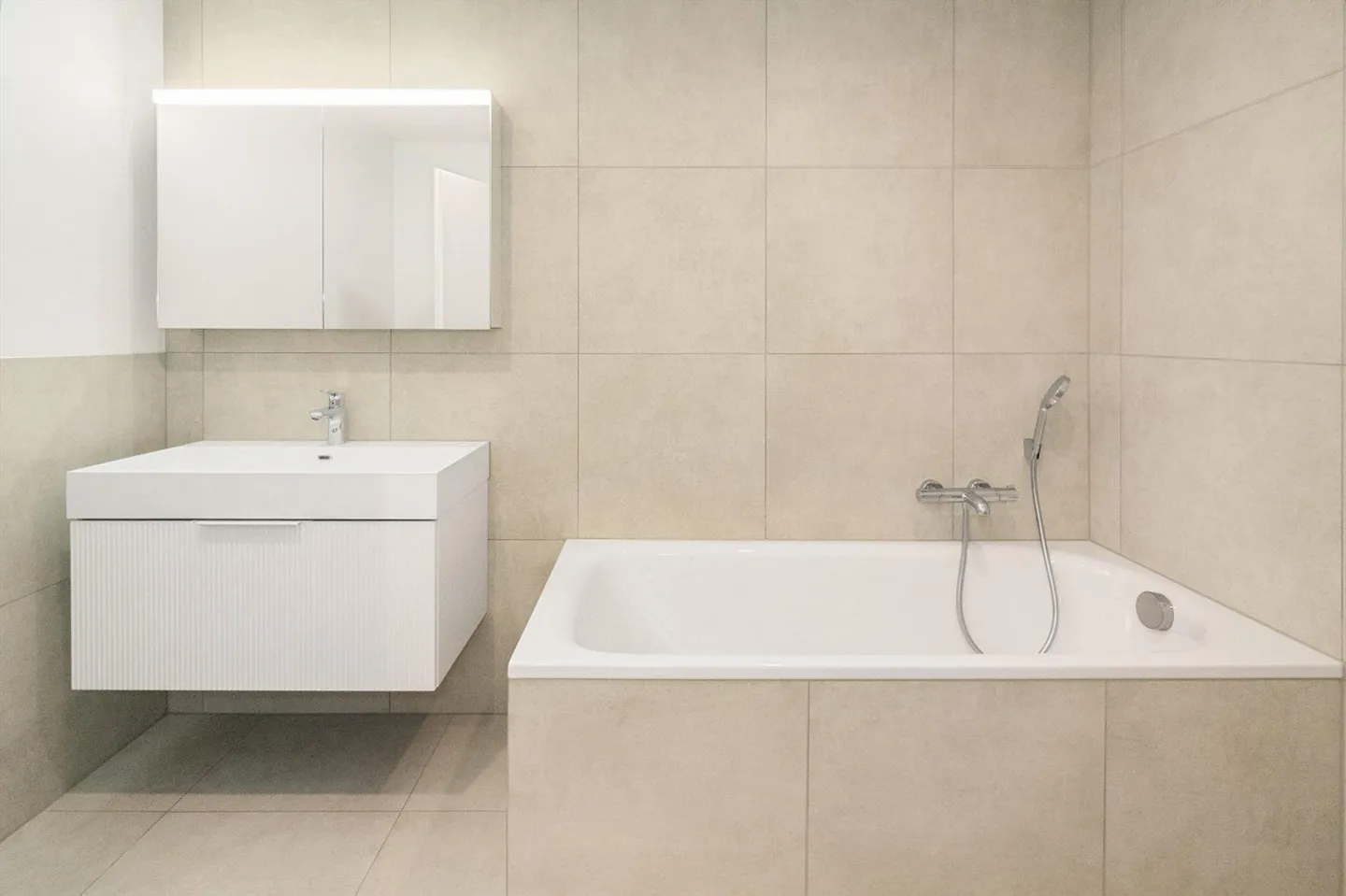 Erstbezug nach Renovation: Modern wohnen mit grossem Balkon - Foto 8 von 15