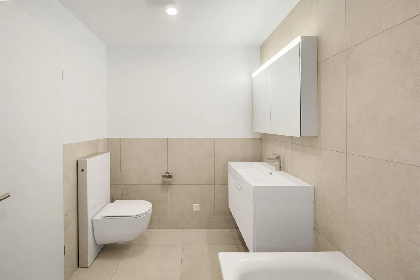 Erstbezug nach Renovation: Modern wohnen mit grossem Balkon - Foto 9 von 15