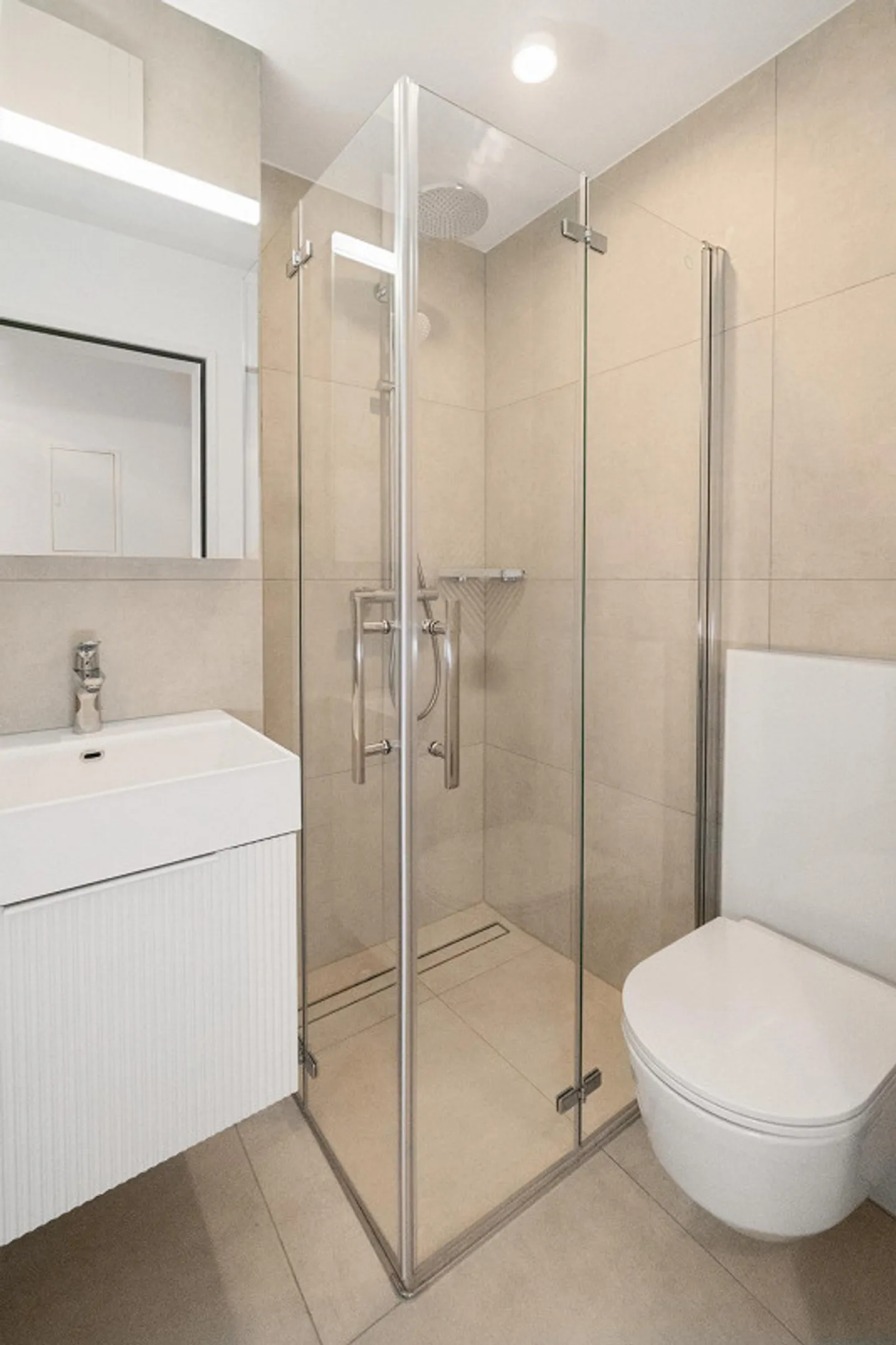 Erstbezug nach Renovation: Modern wohnen mit grossem Balkon - Foto 10 von 15