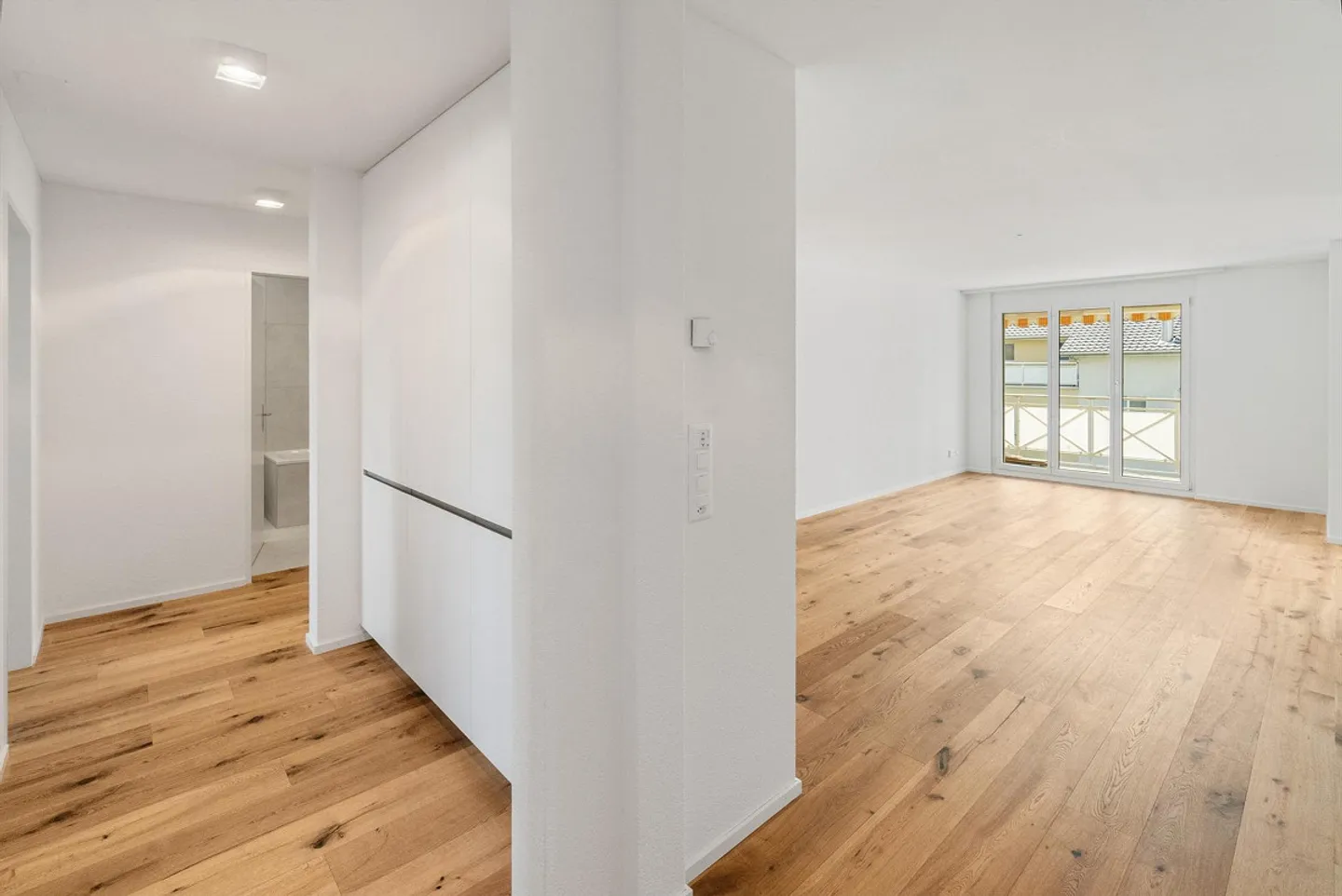 Erstbezug nach Renovation: Modern wohnen mit grossem Balkon - Foto 12 von 15