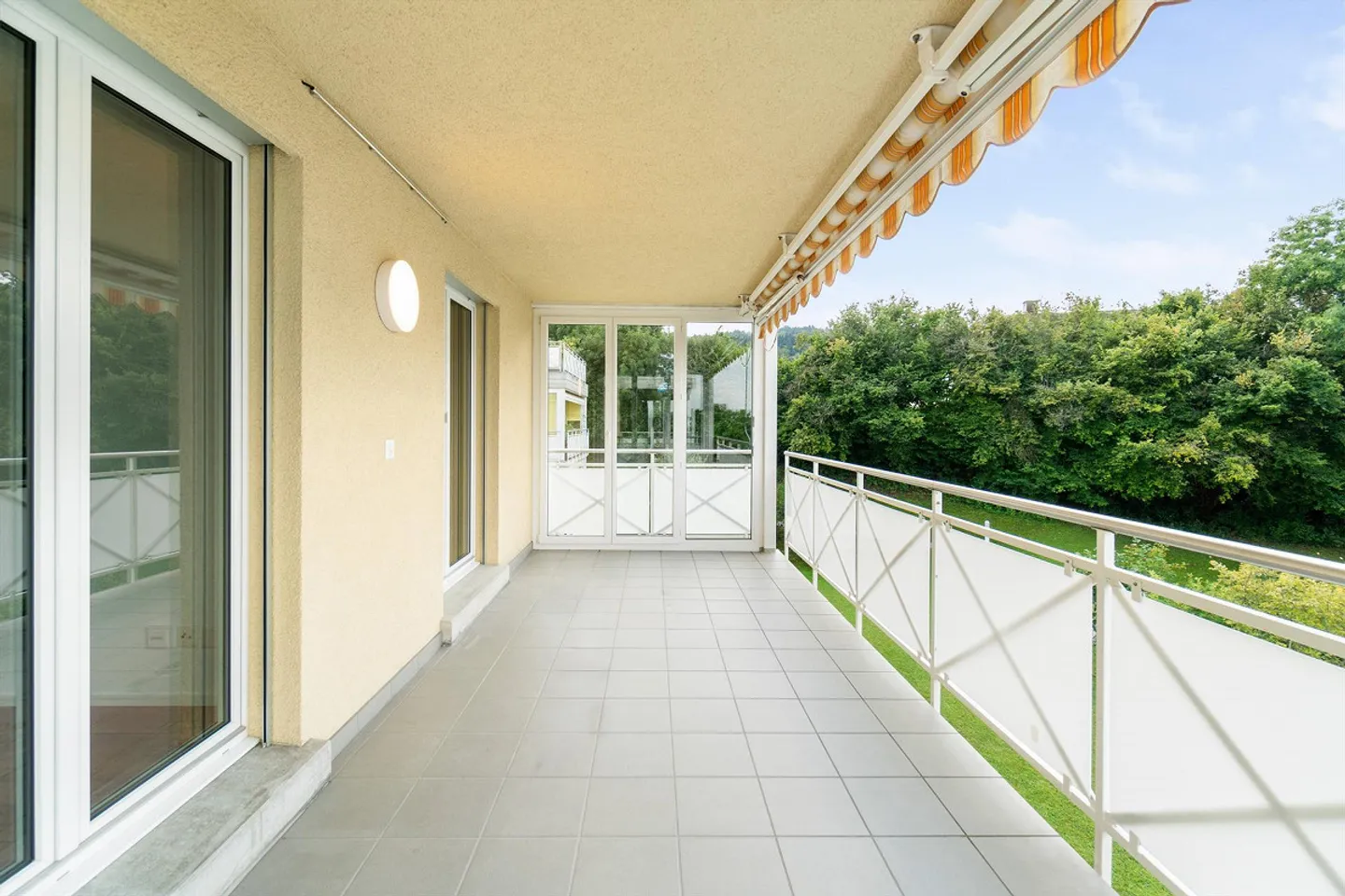 Erstbezug nach Renovation: Modern wohnen mit grossem Balkon - Foto 13 von 15