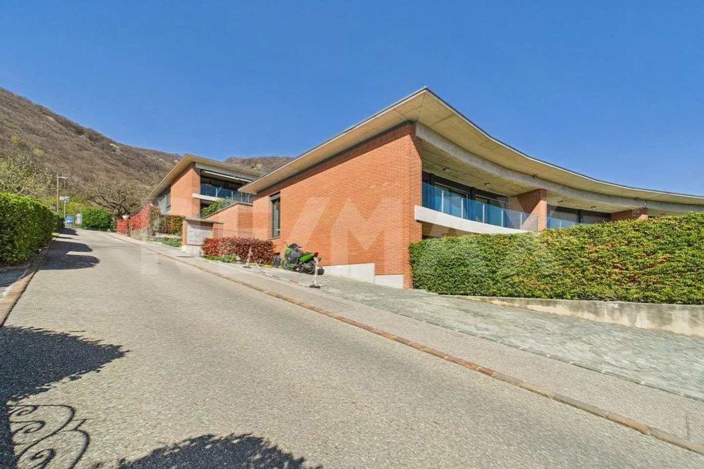 Elegante und helle 3½ Zimmerwohnung in Gravesano mit Panoramablick - Foto 4 von 13