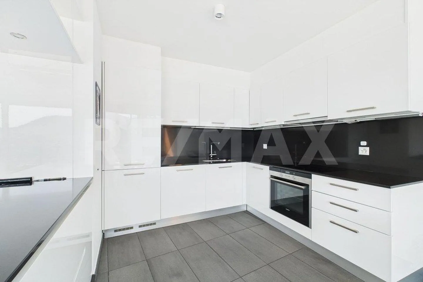 Elegante und helle 3½ Zimmerwohnung in Gravesano mit Panoramablick - Foto 5 von 13