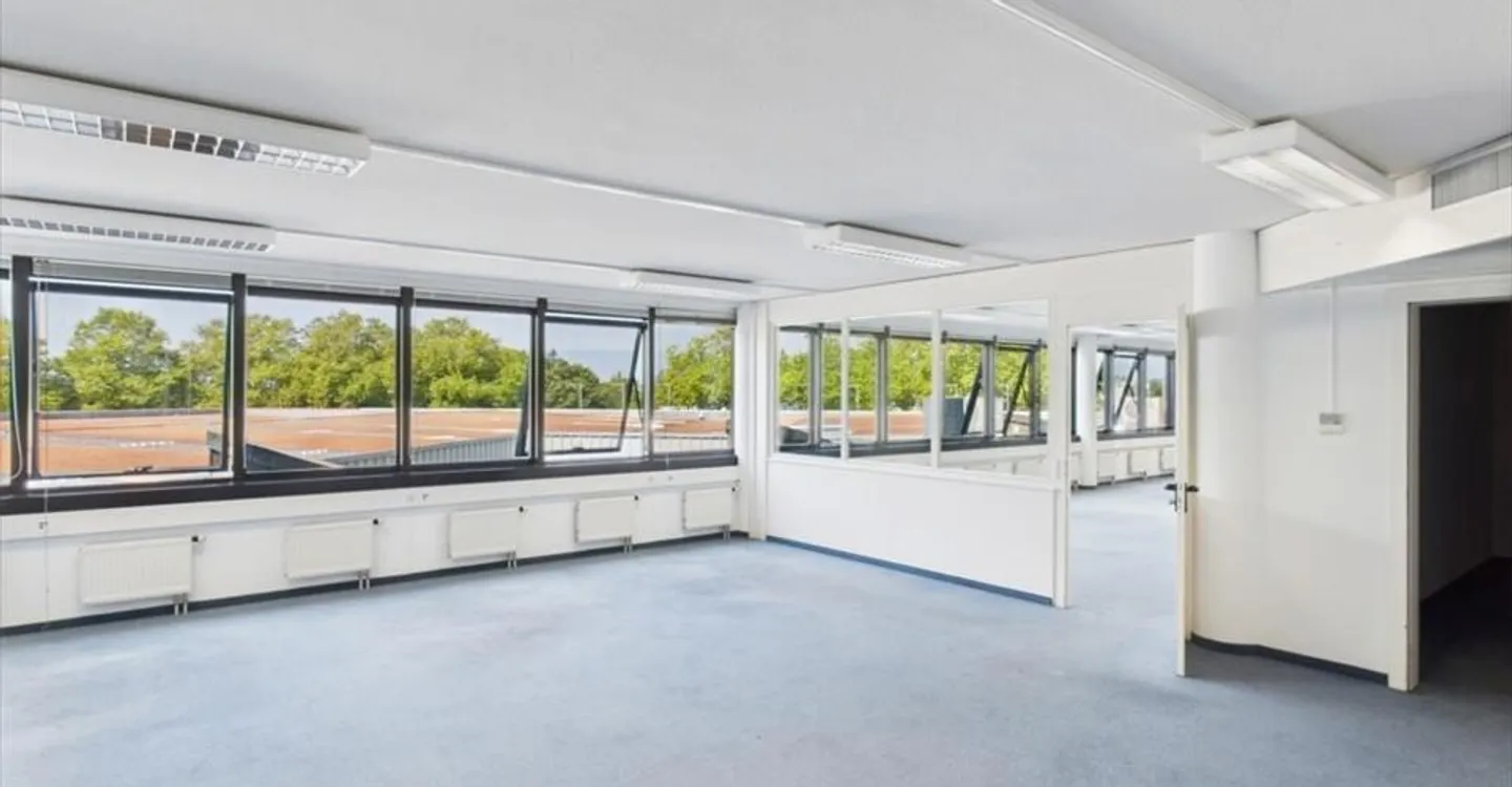 Office space for rent - Photo 2 of 7