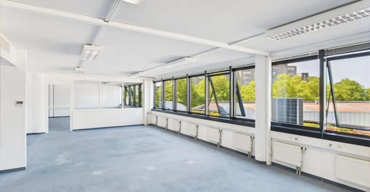 Office space for rent - Photo 6 of 7