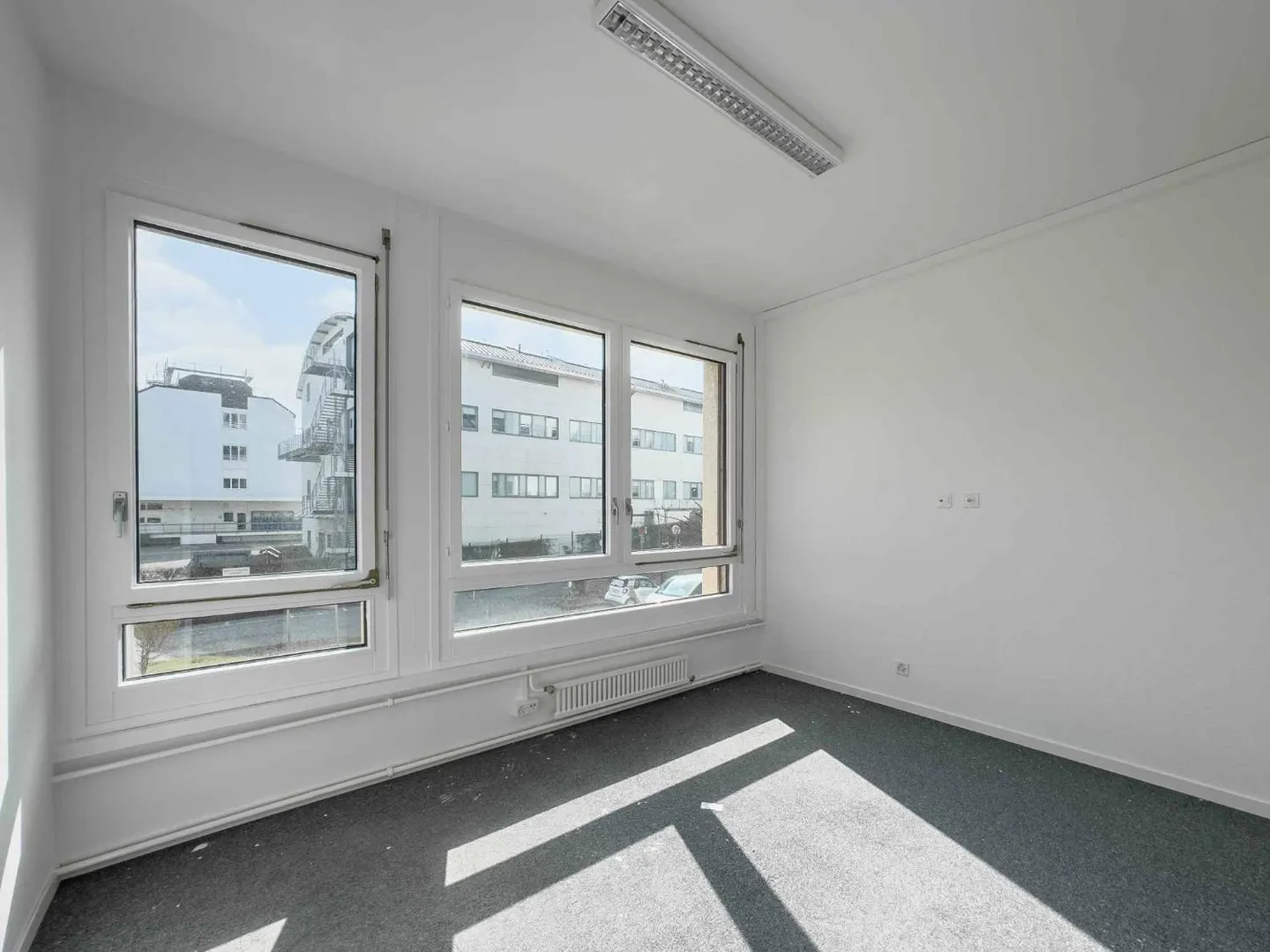 Bureau Fonctionnel en Emplacement Privilégié - Photo 3 sur 10