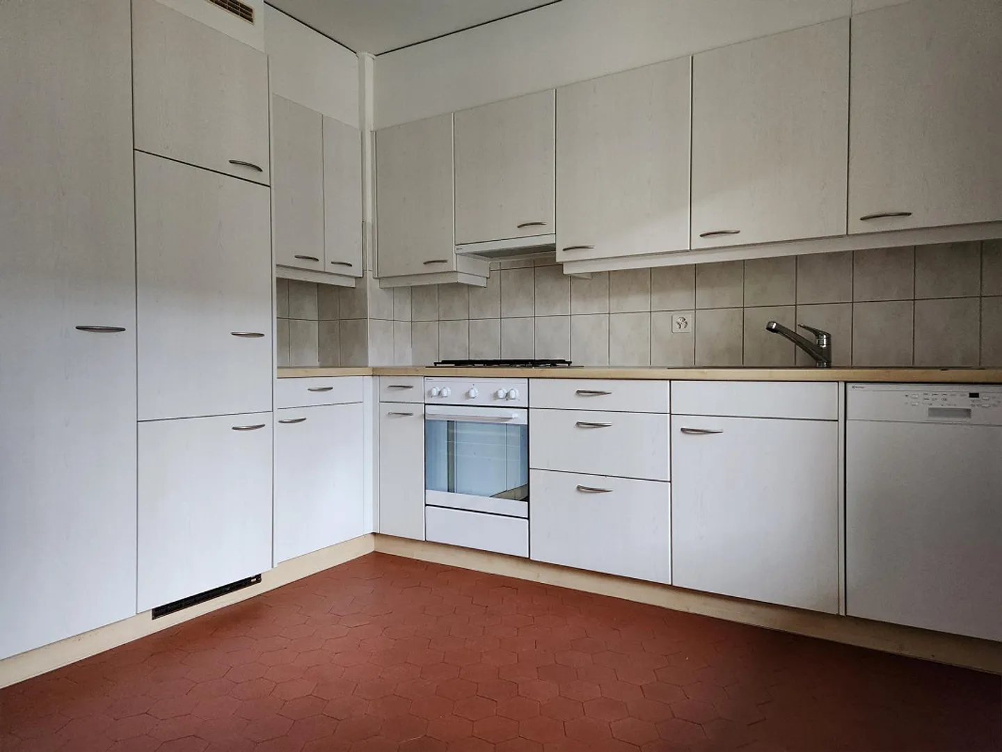 Bellissimo appartamento di 3 stanze in affitto in un edificio storico - Foto 4 di 6