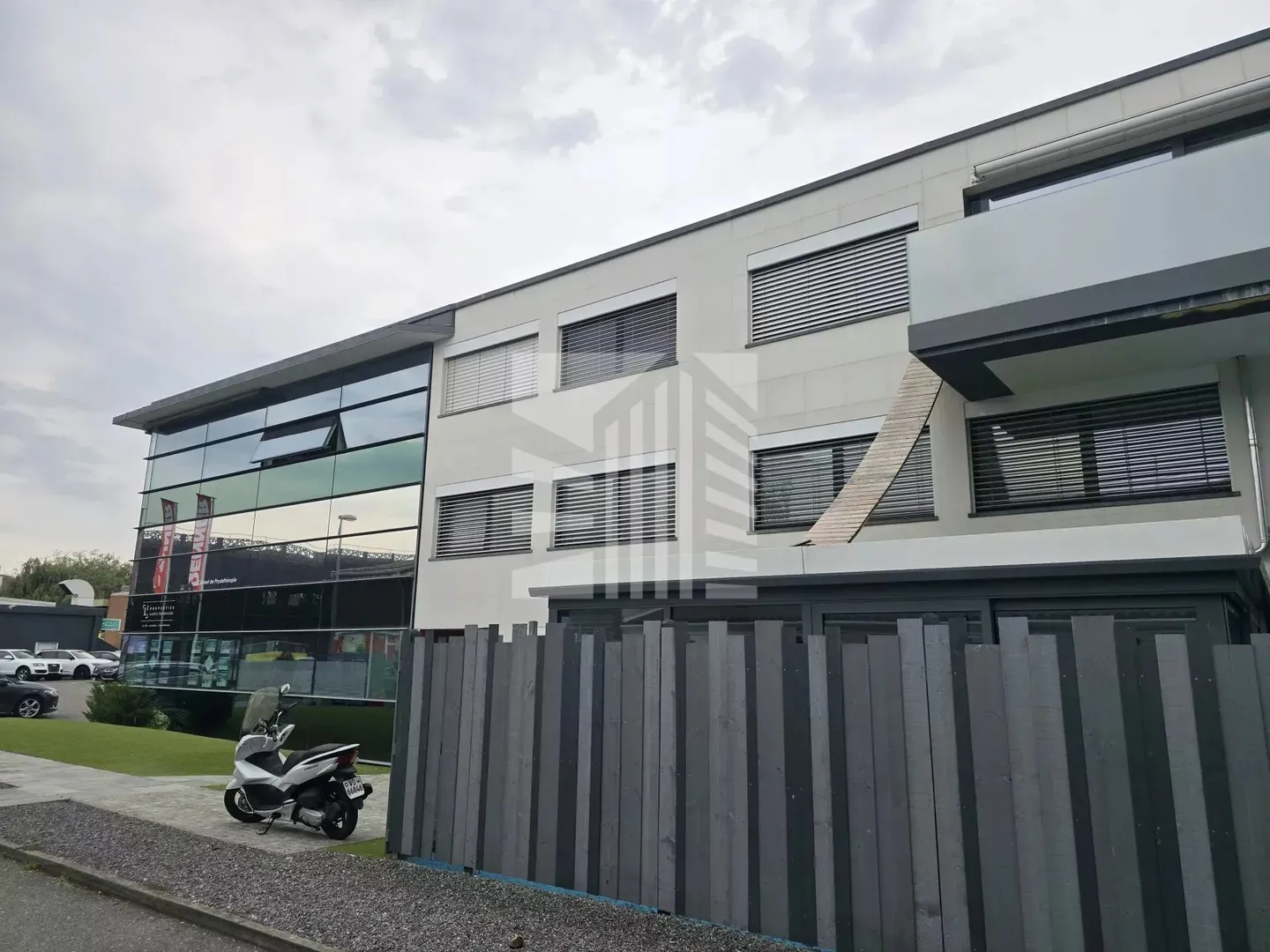 Superbo ufficio o studio ben attrezzato - Foto 1 di 9