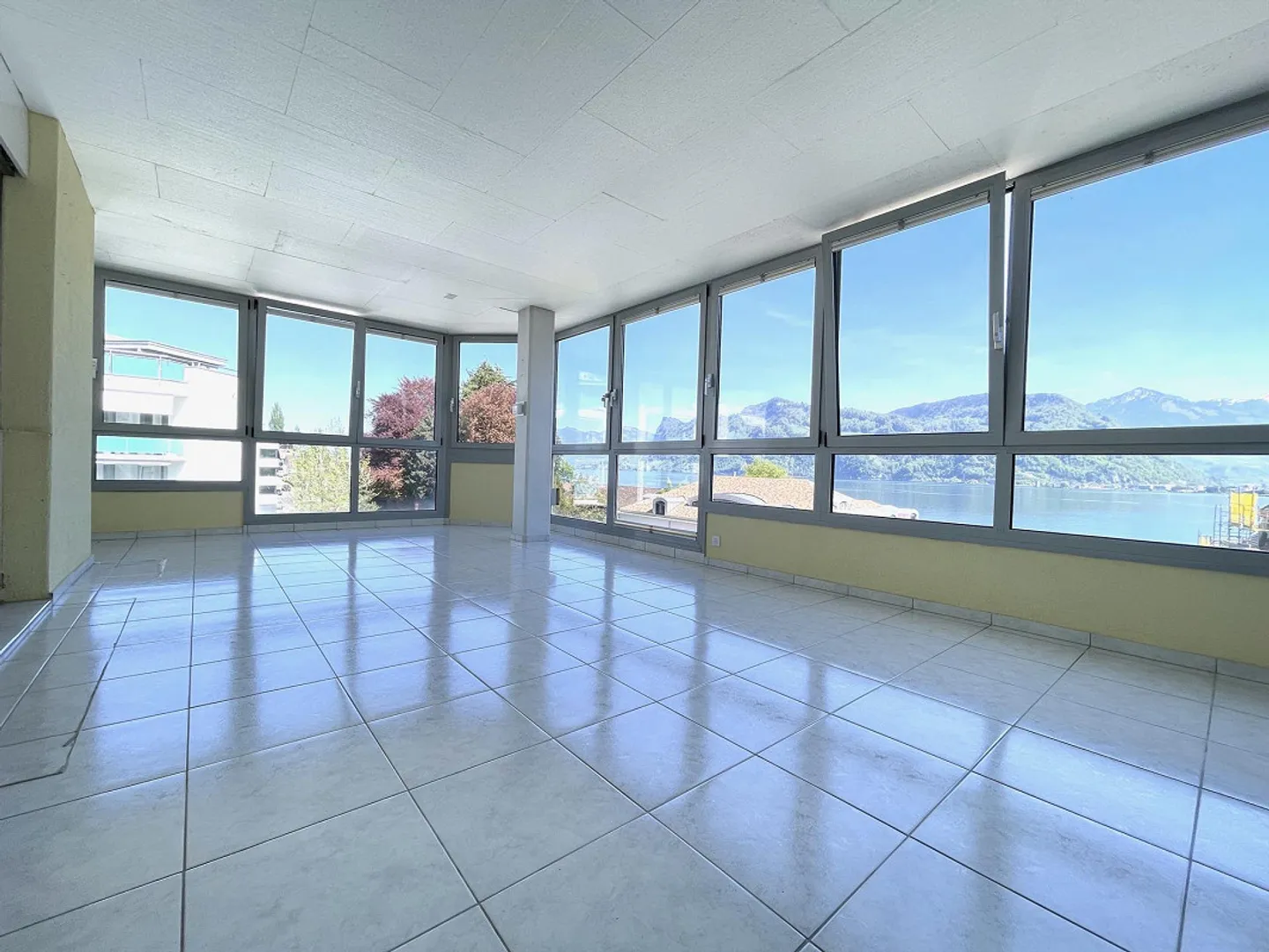 Appartamento di 4,5 stanze con una bellissima vista sul lago - Foto 6 di 11