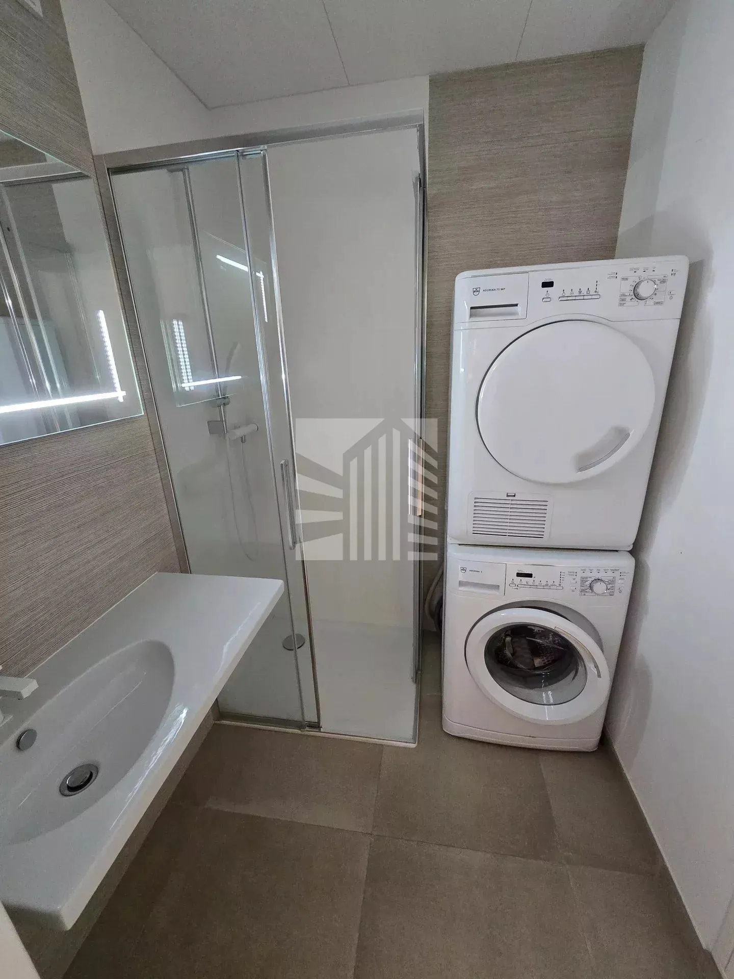 Superbo ufficio o studio ben attrezzato - Foto 7 di 9