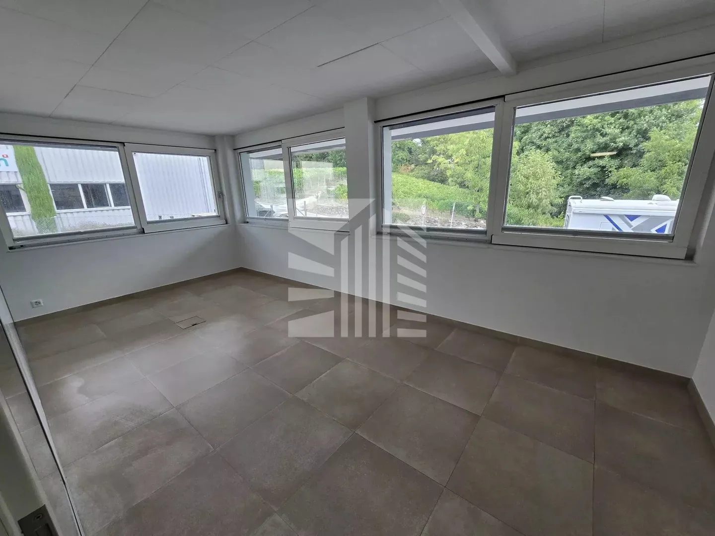 Superbo ufficio o studio ben attrezzato - Foto 4 di 9